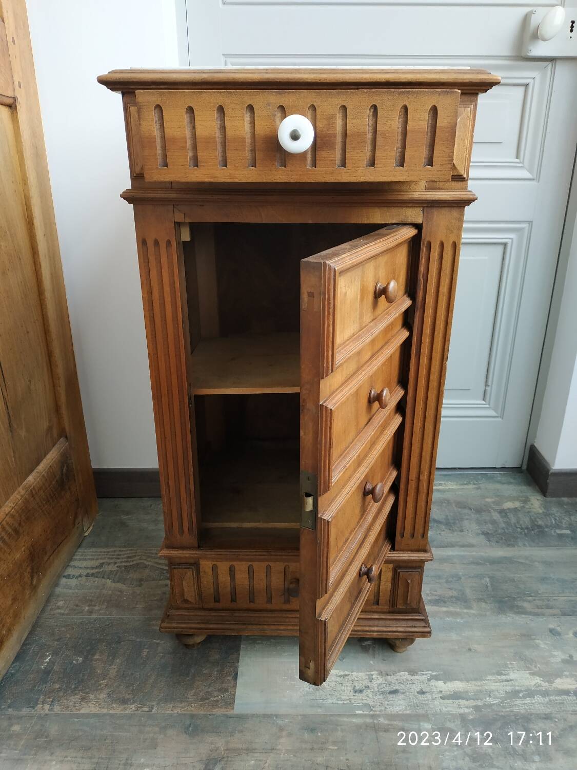 Chiffonier