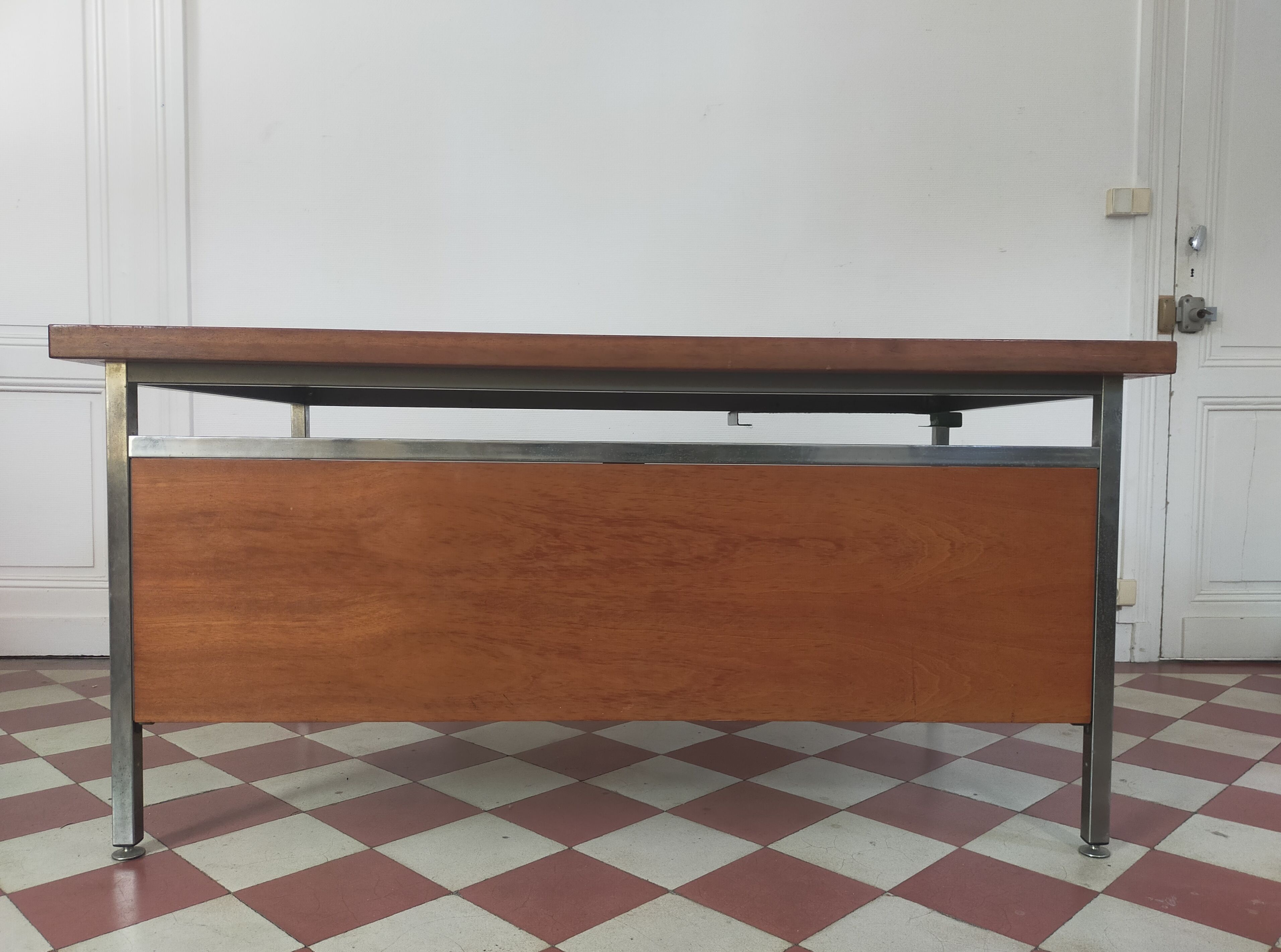 Desk with removable drawers in the style of Florence Knoll.