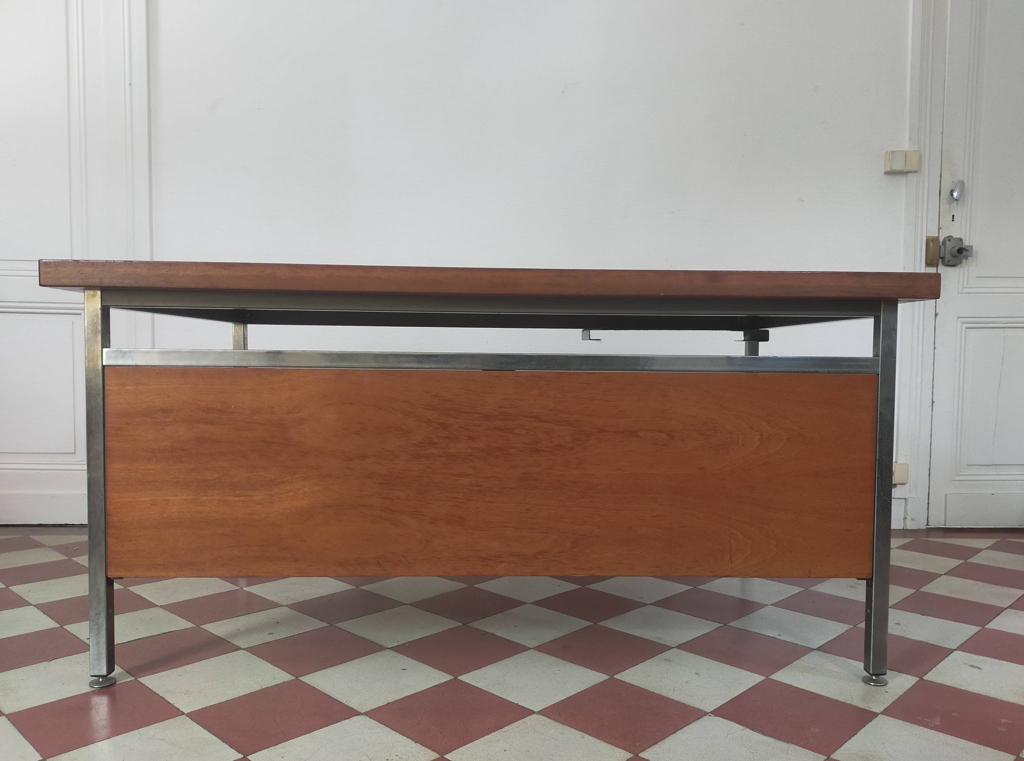 Bureau à caisson amovible dans le goût de Florence Knoll