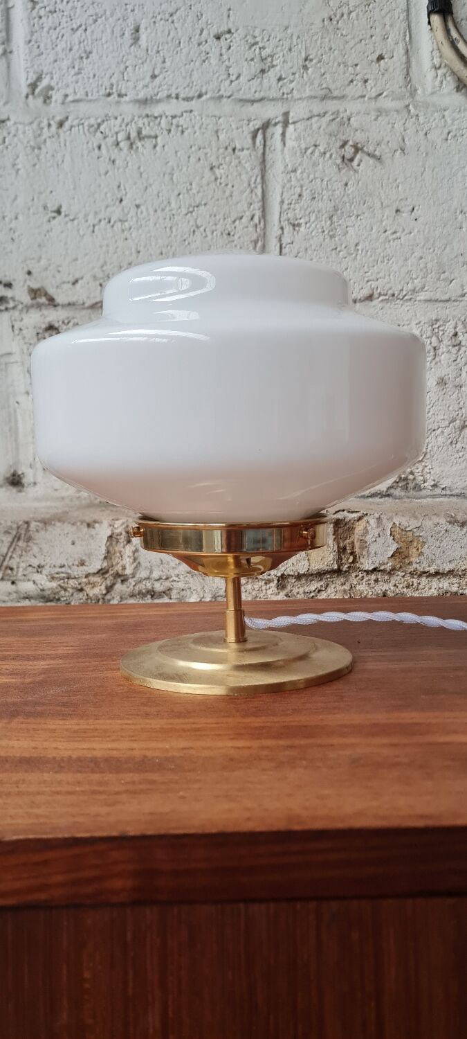 Opaline table lamp