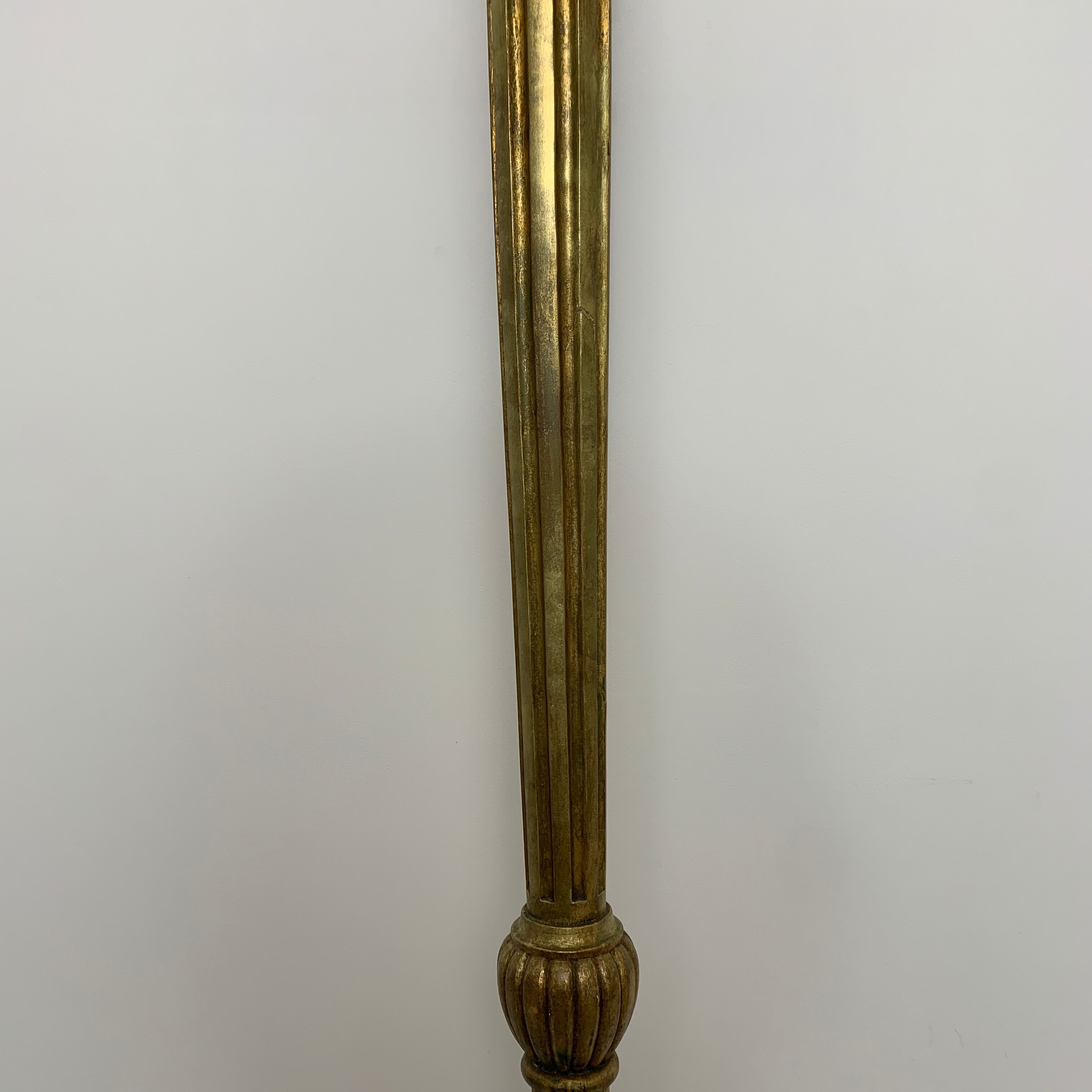Lampadaire en bois doré début XXe