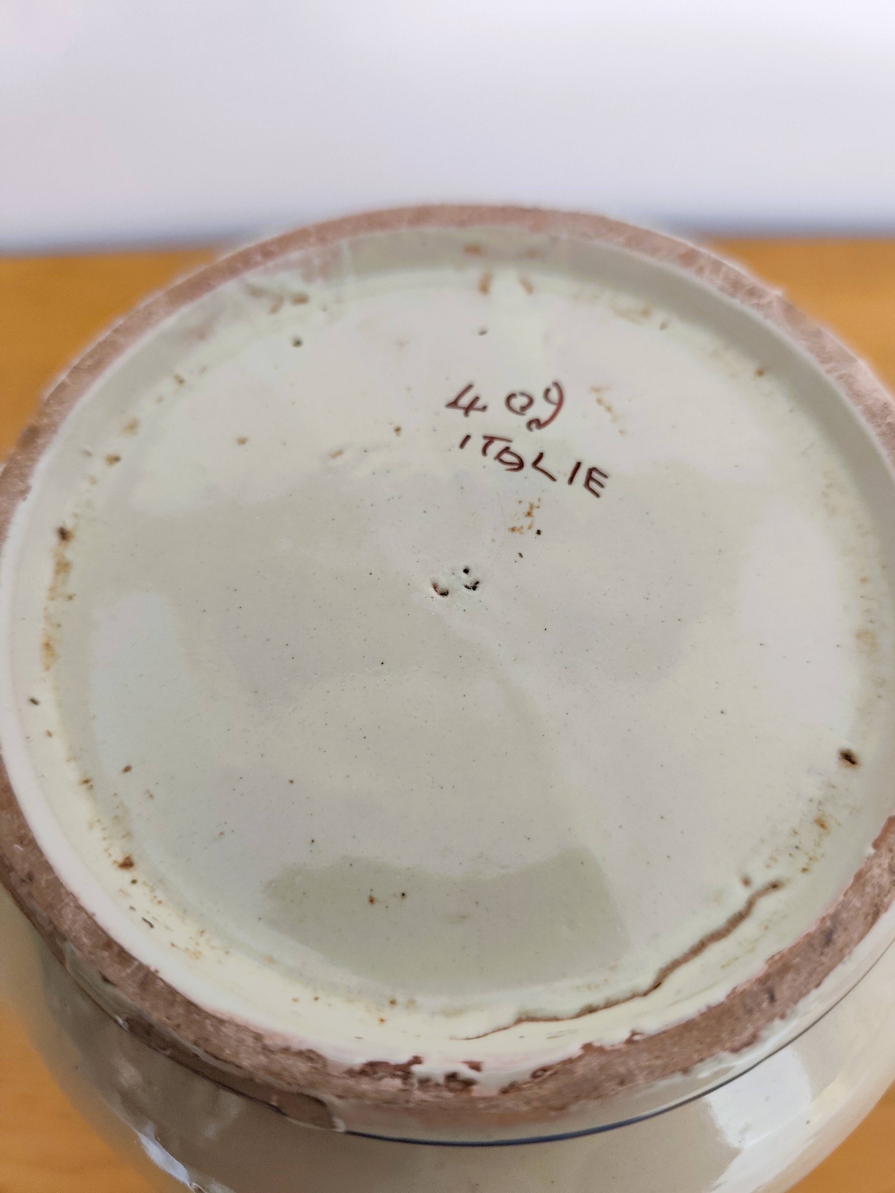 Antique vase in Italian ceramic with polychrome decoration.