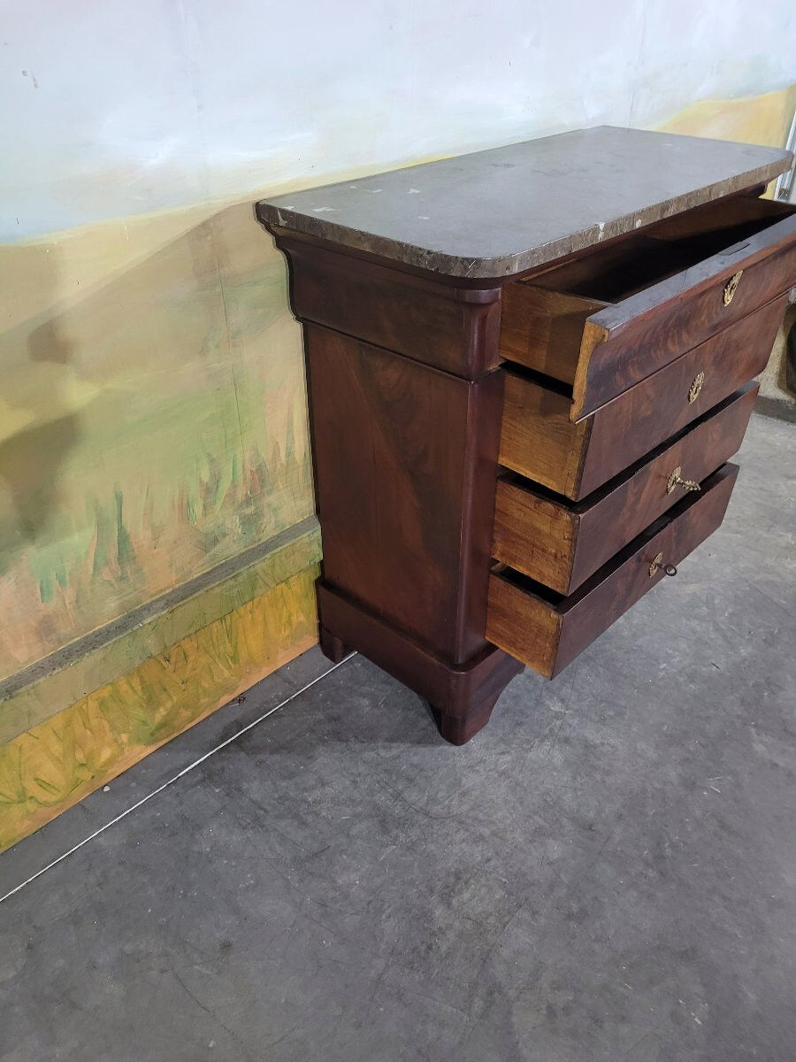 Small mahogany Louis Philippe chest of drawers