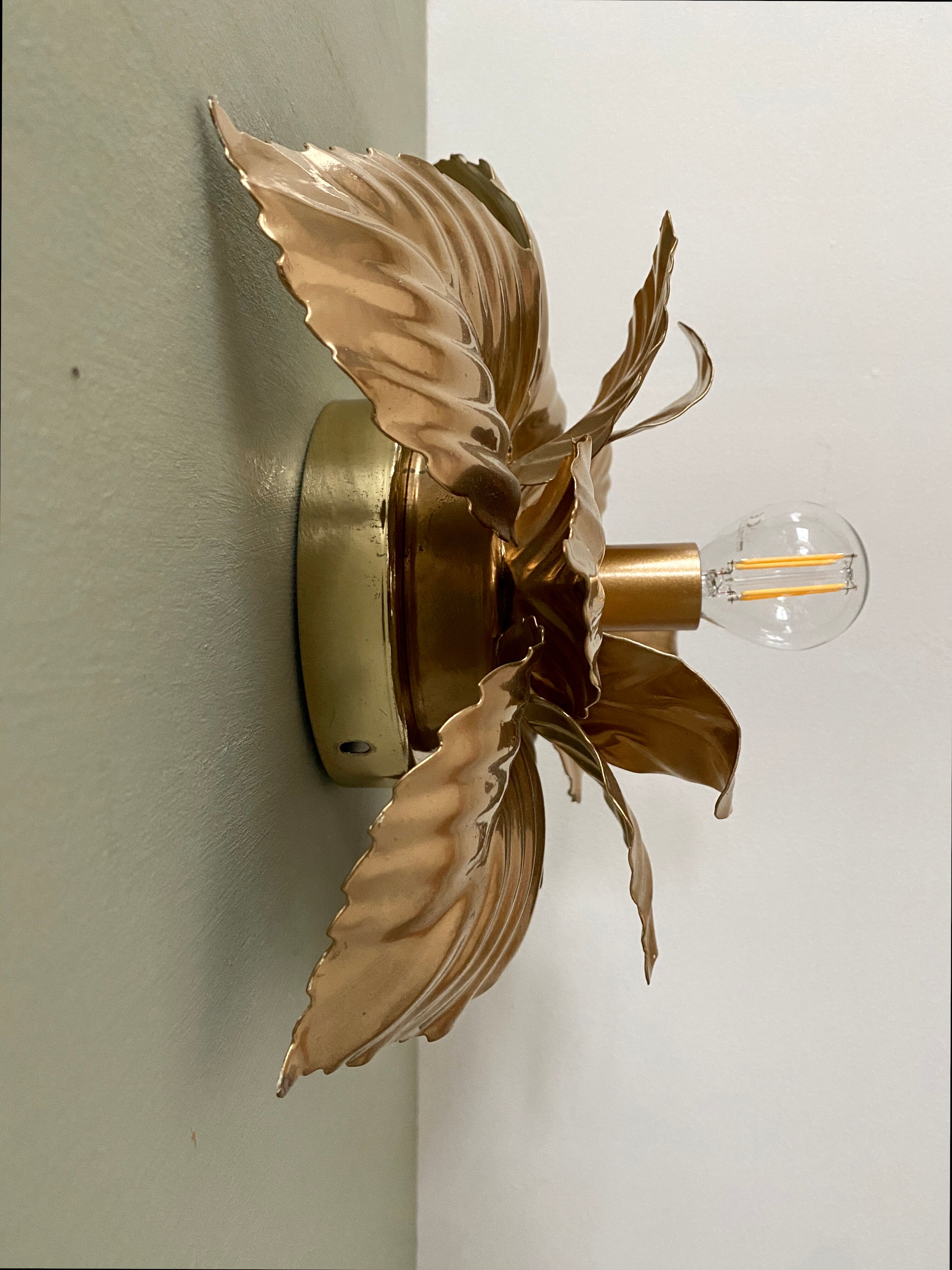 Vintage wall lamp golden leaves