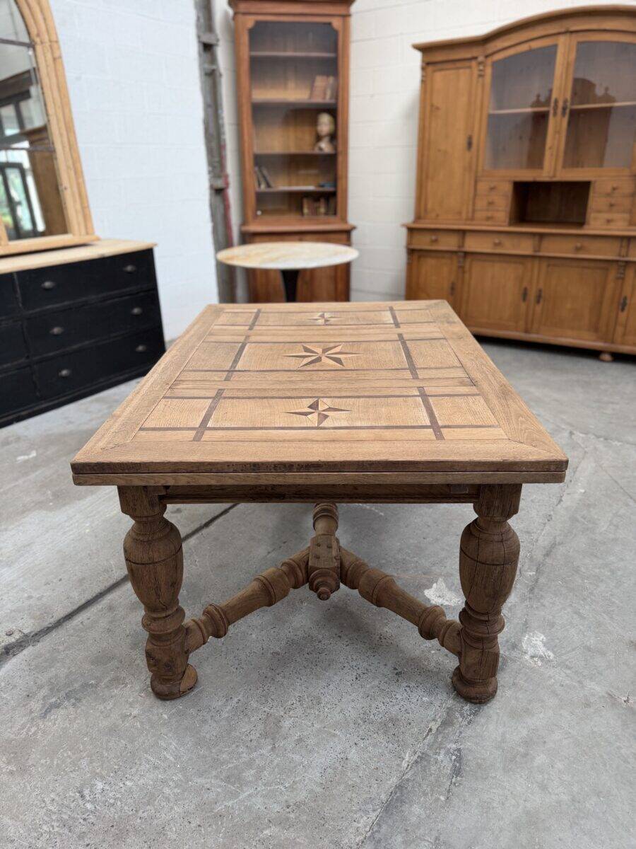Italian table in raw oak from the 19th century.