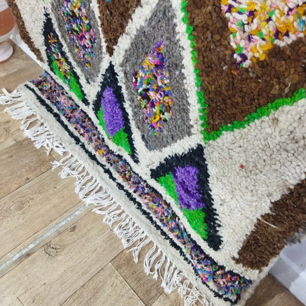 Handcrafted moroccan berber rug 178 x 114 cm