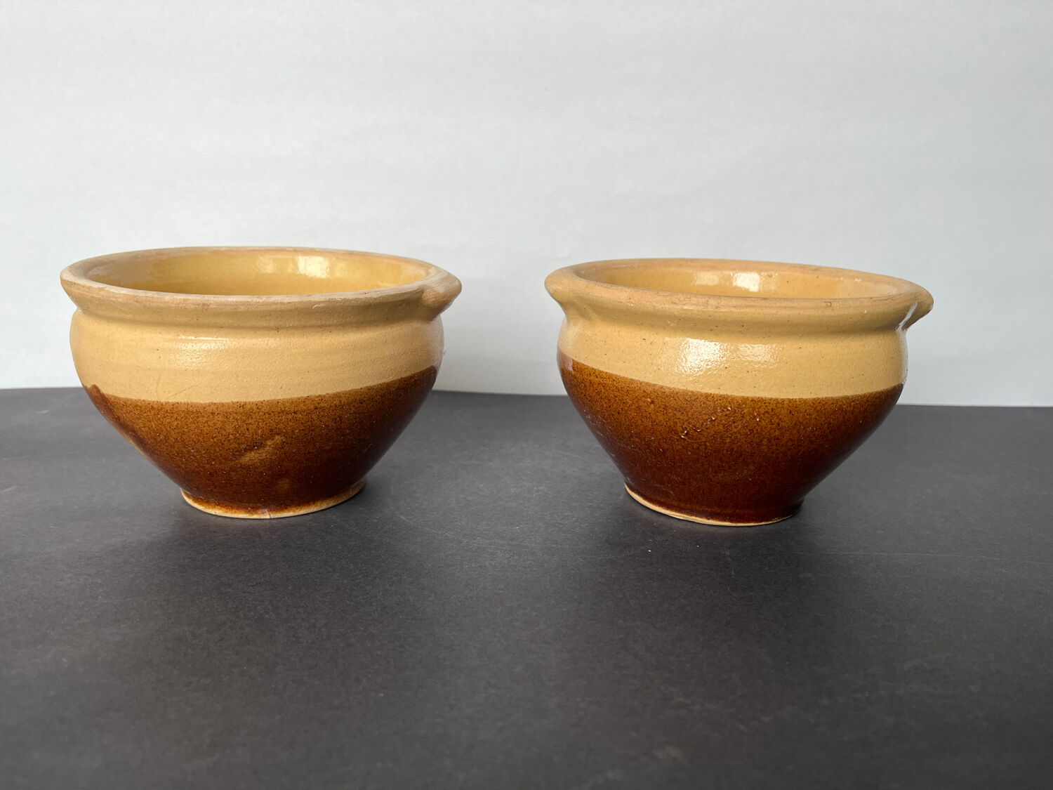 2 glazed stoneware bowls