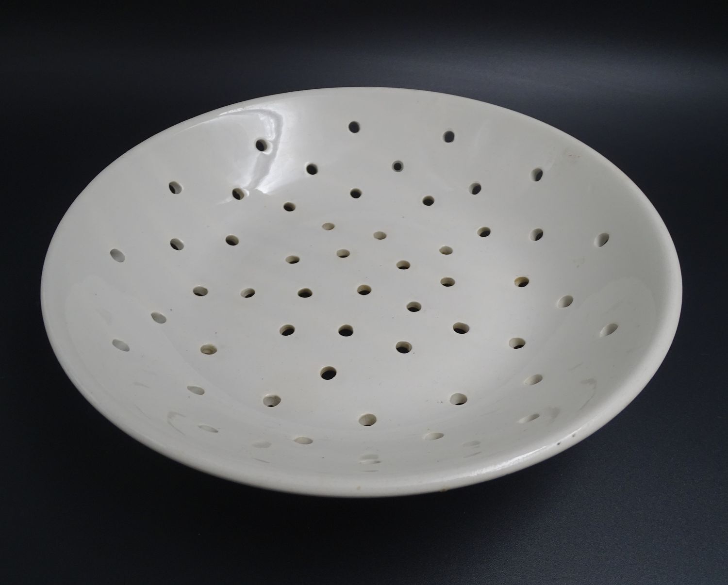 Digoin white earthenware strawberry drain plate - circa 1950 - Vintage
