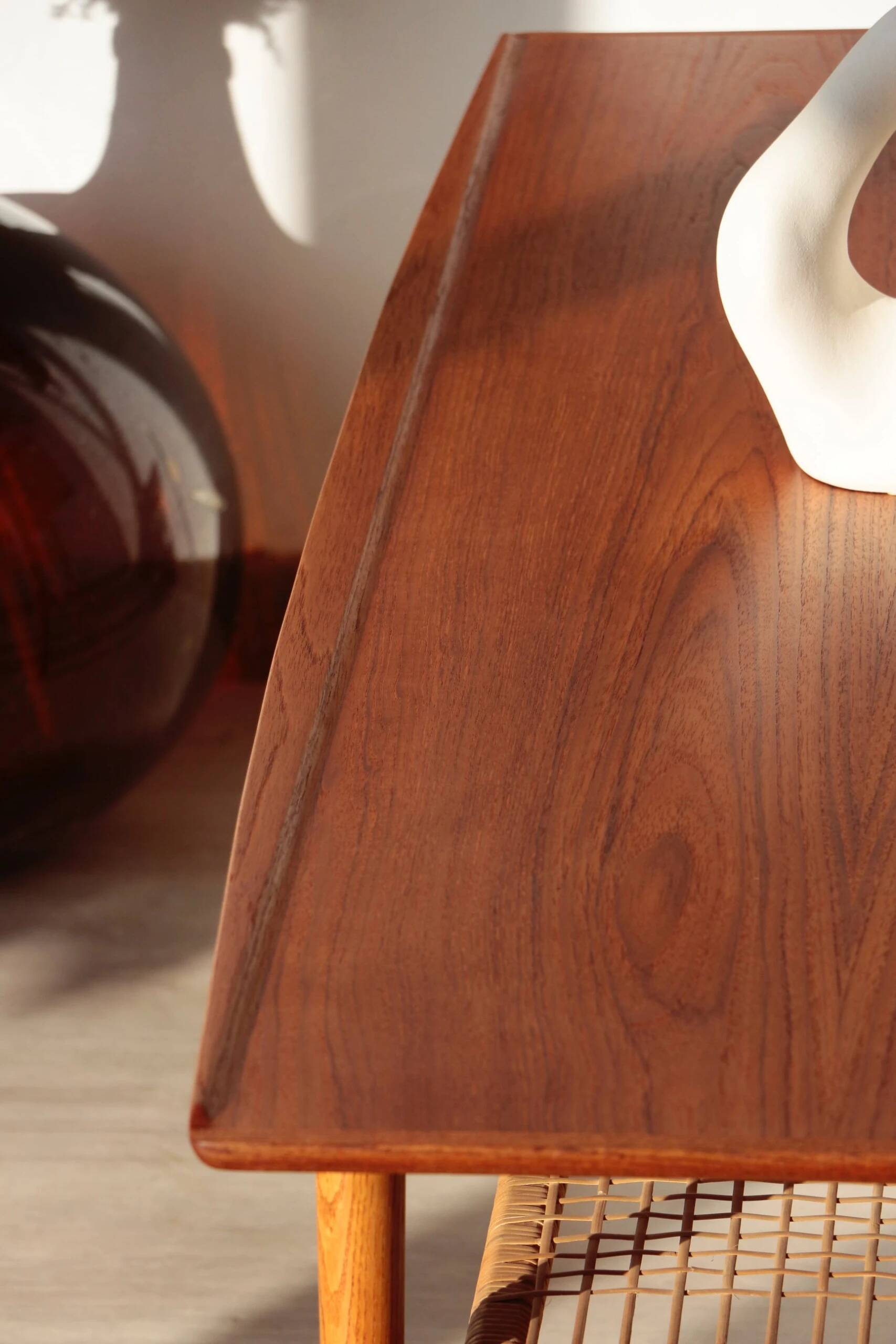 Vintage Scandinavian coffee table in teak and rattan – Danish design from the 1960s.