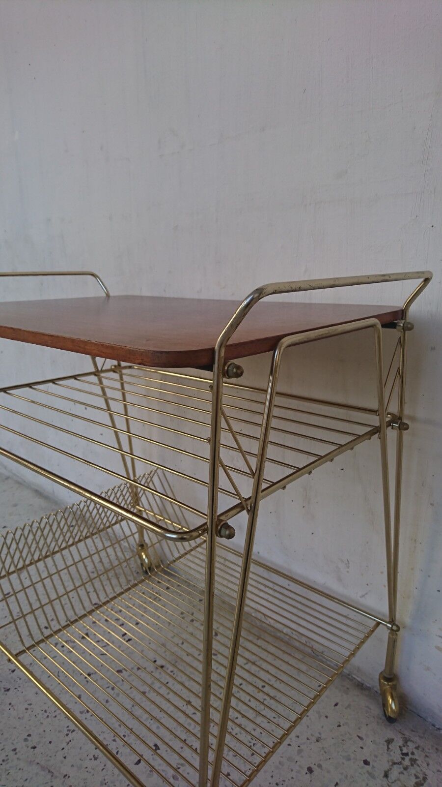 Serving table