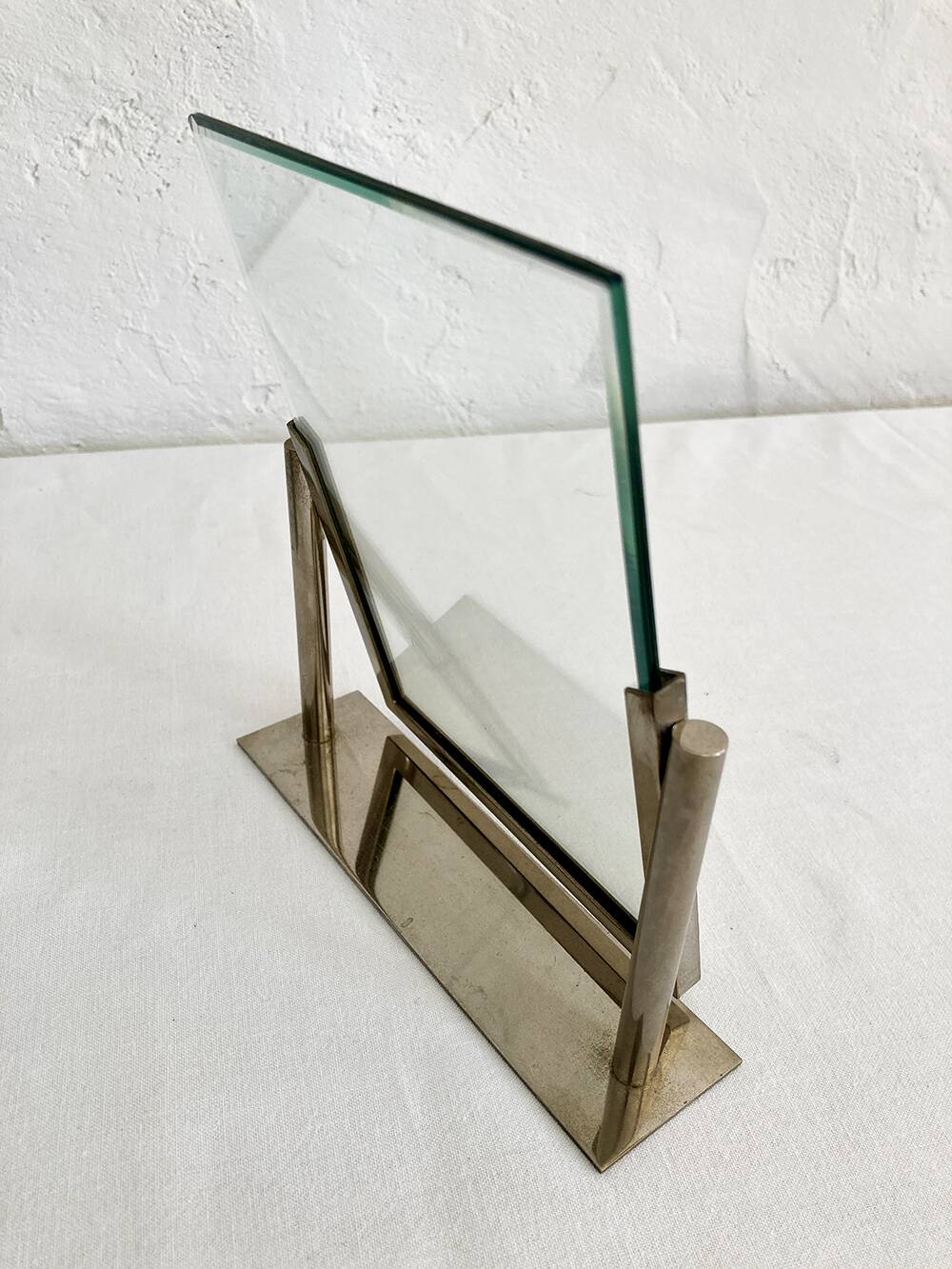 Duo of Art Deco photo frames in silver metal with beveled glass