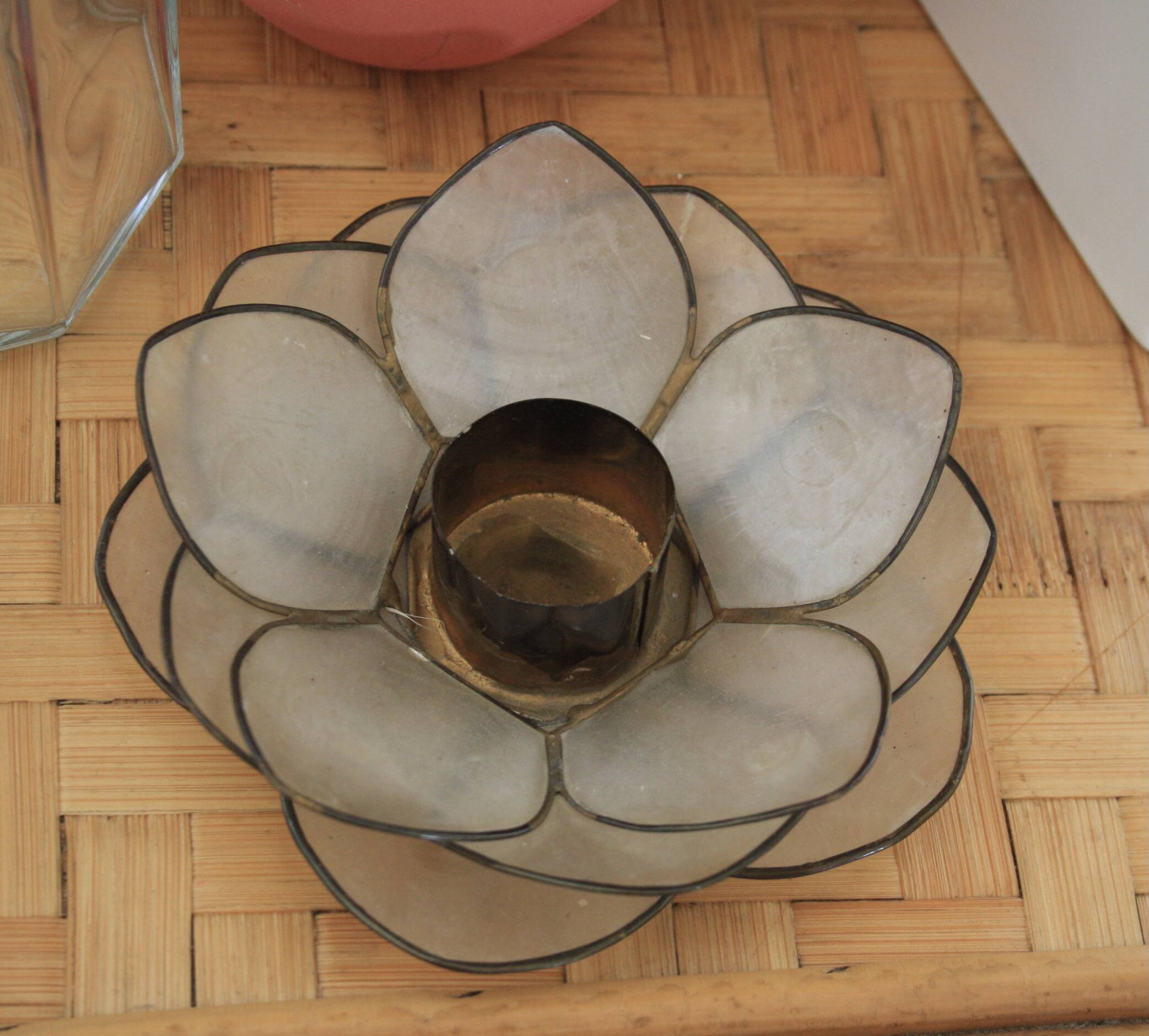 Mother-of-pearl lotus flower candle holder