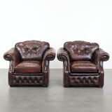 Set of two marbled cowhide leather Chesterfield armchairs in English style