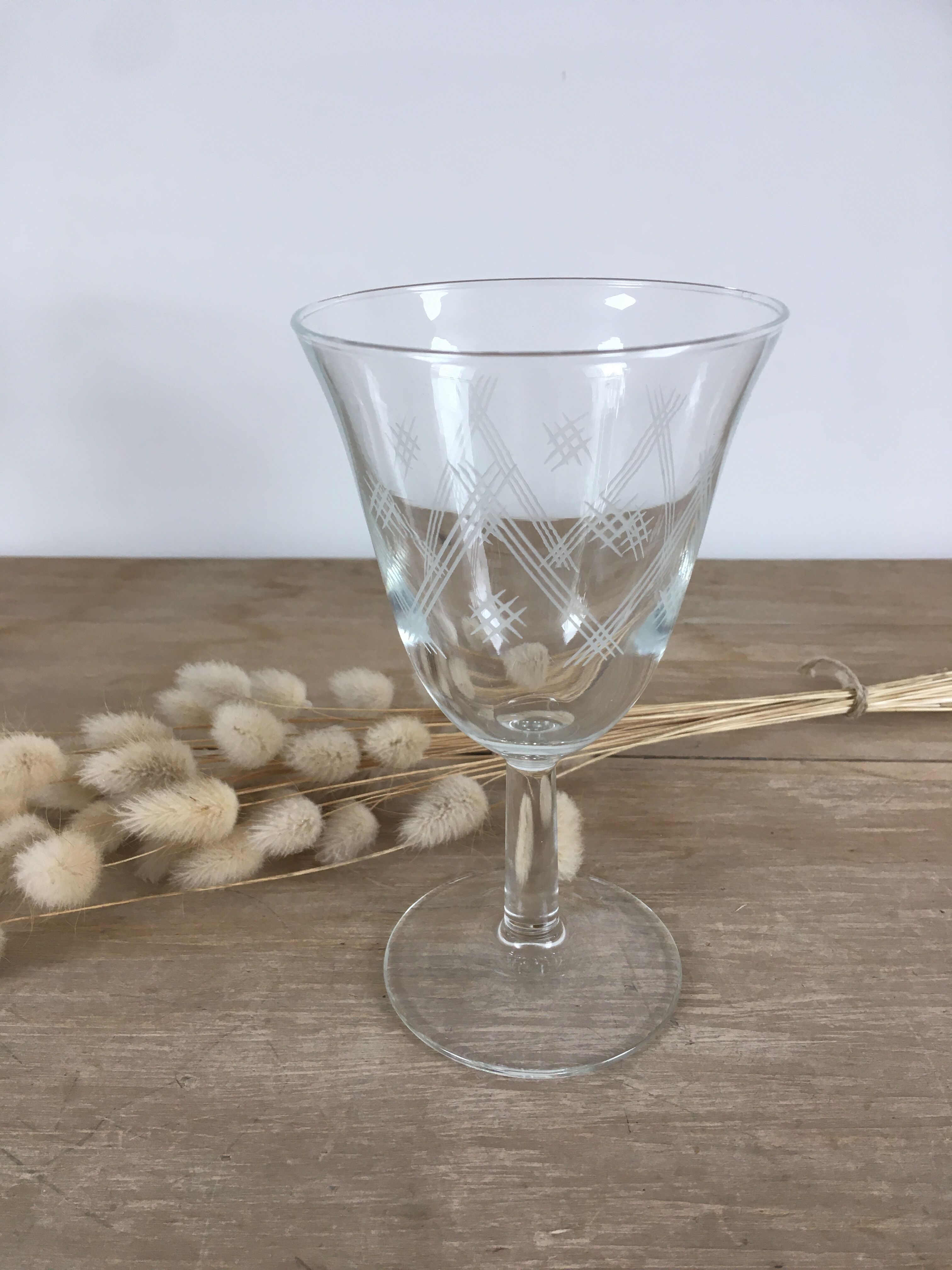 6 verres à pied en verre gravé croisillons