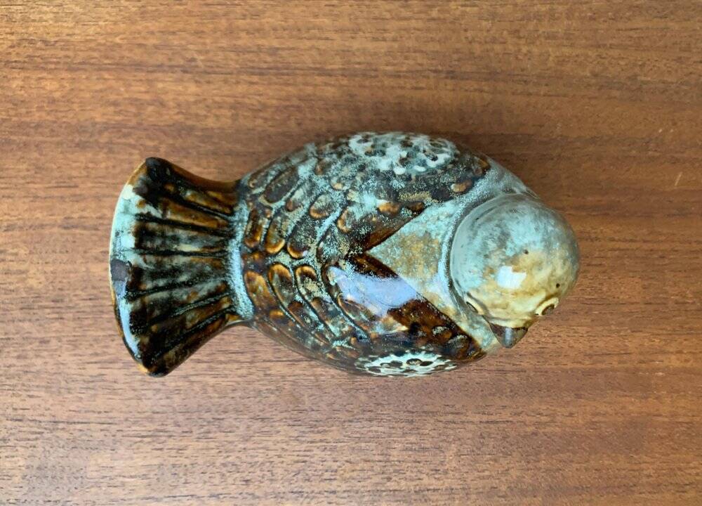 Bird sculpture in Danish studio pottery from the mid-century by Søholm, 1960s.