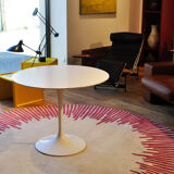 Knoll International table circa 1960, melamine wood top, white lacquered cast iron legs