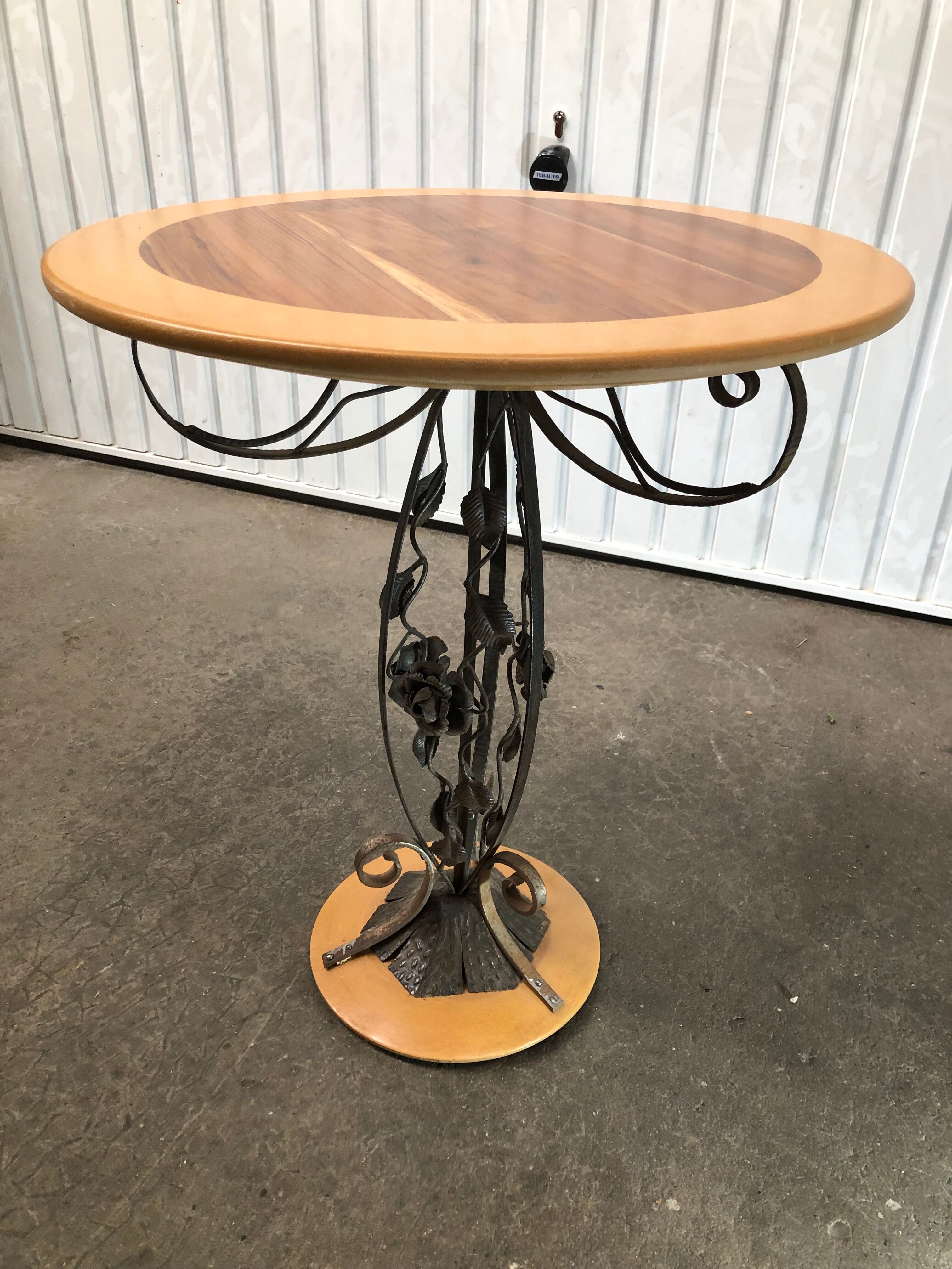 Art deco style pedestal table