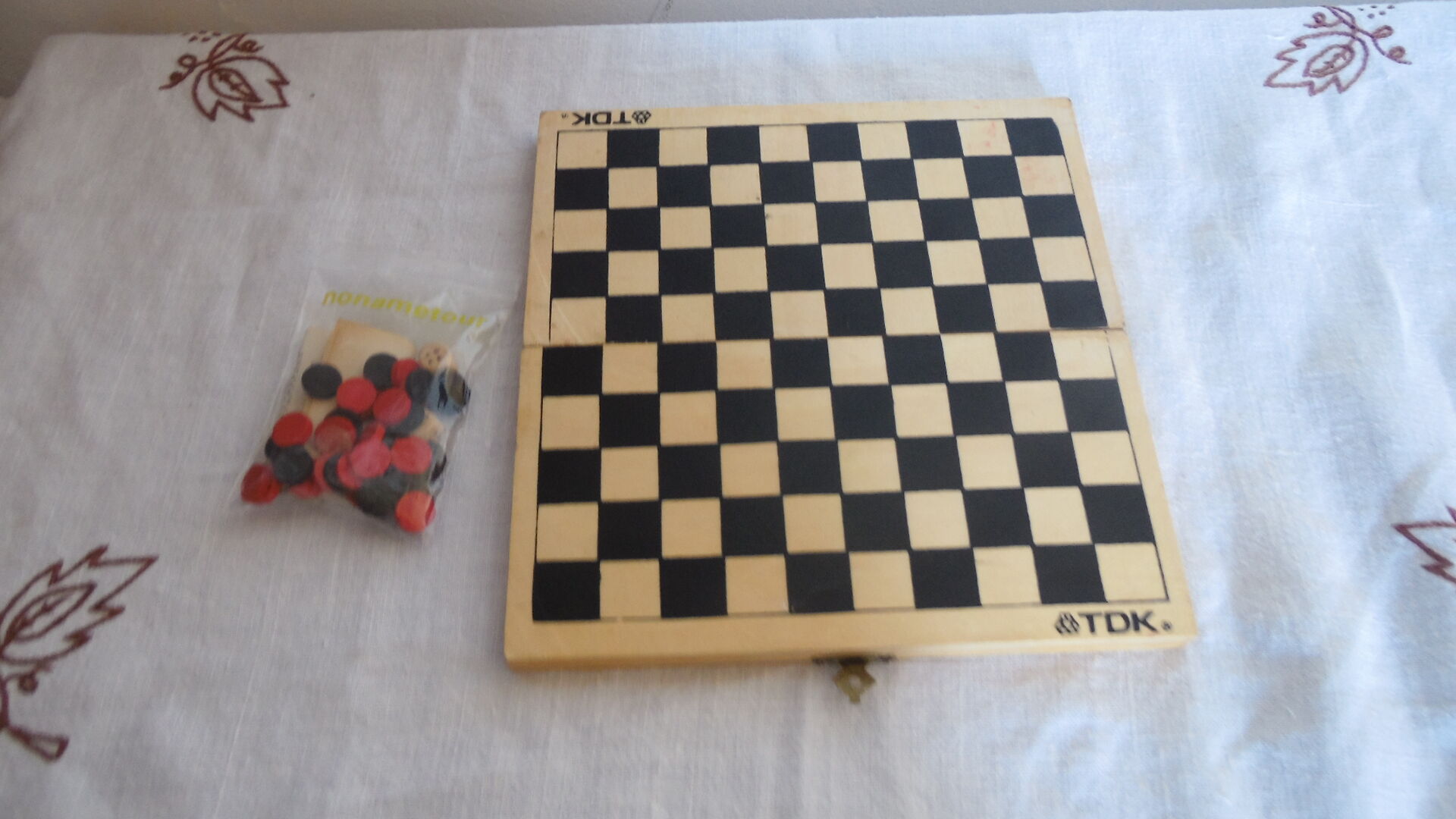 Checkers game and backgammon travel wood
