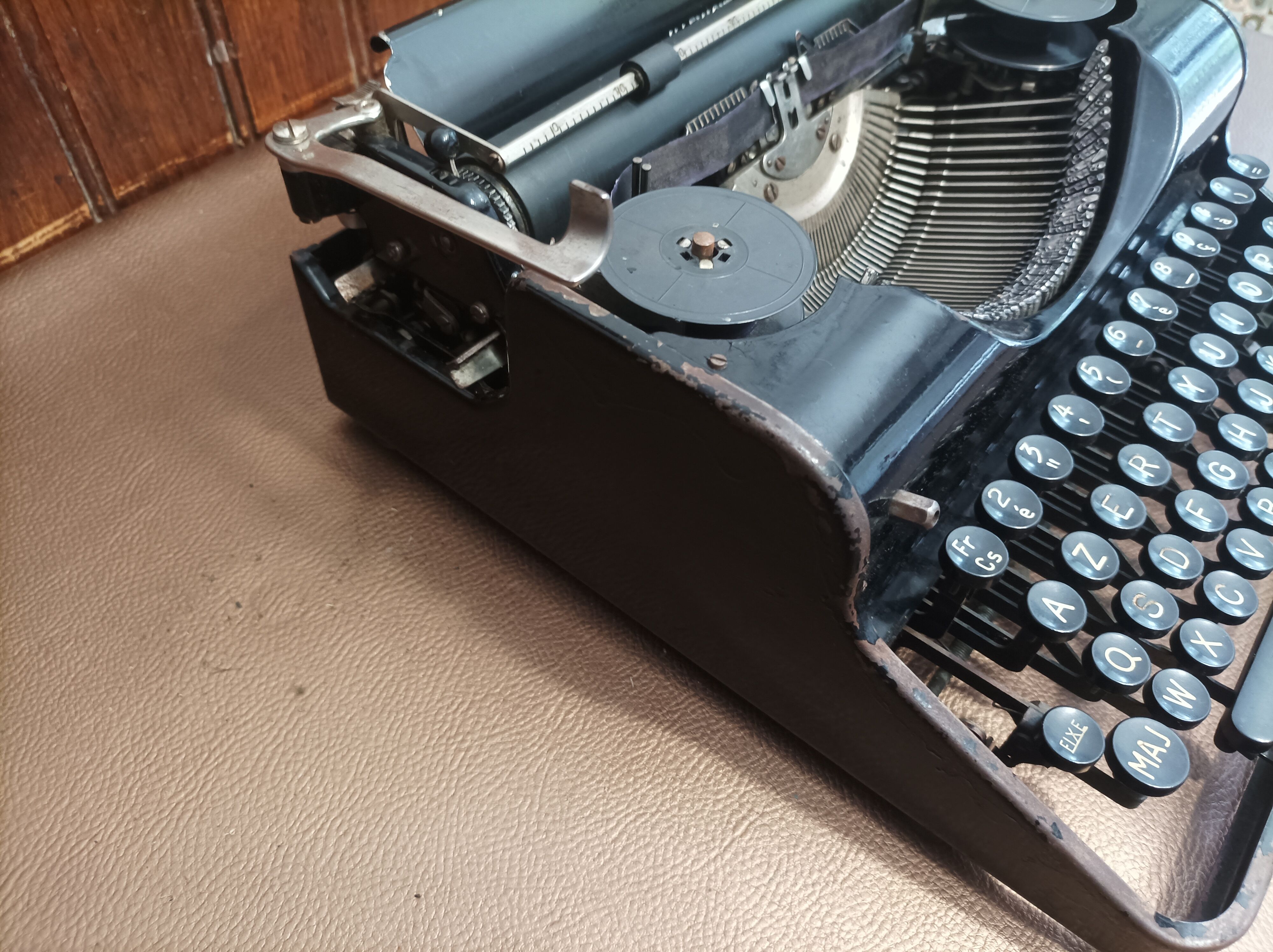 Typewriter old olympia simplex 30s