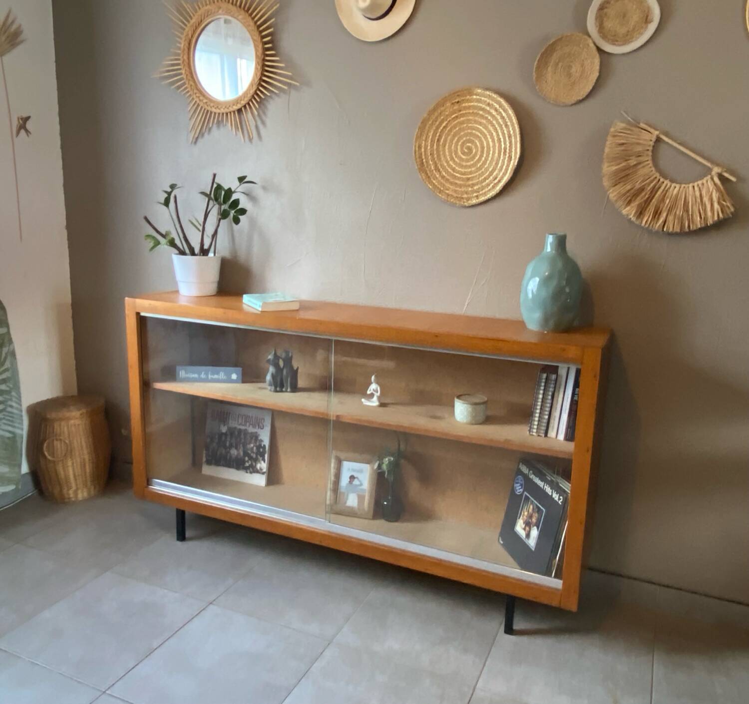Vintage display cabinet / bookcase