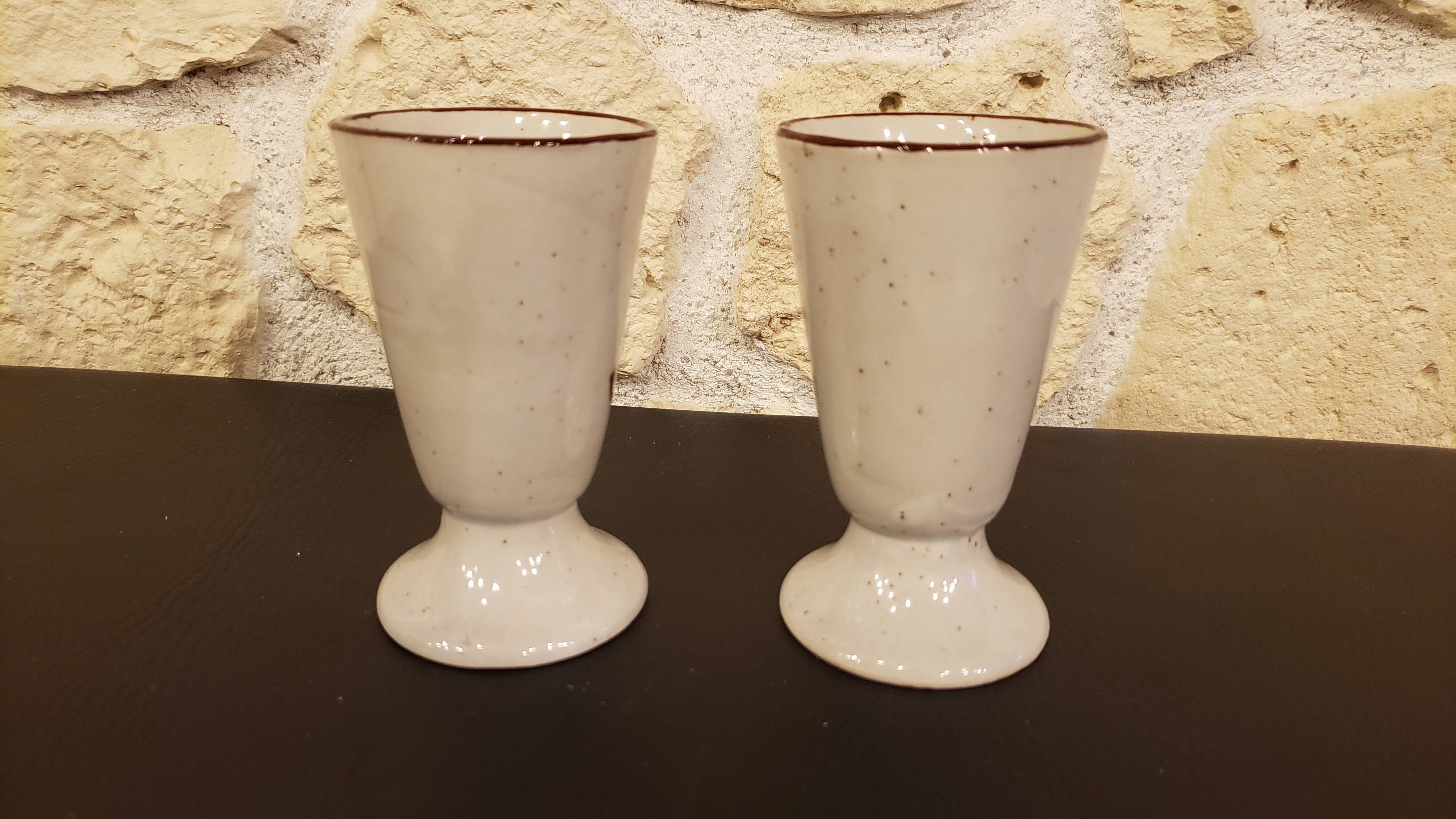 Duo de mazagrans en grès décor floral