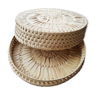 Round palm leaf basket