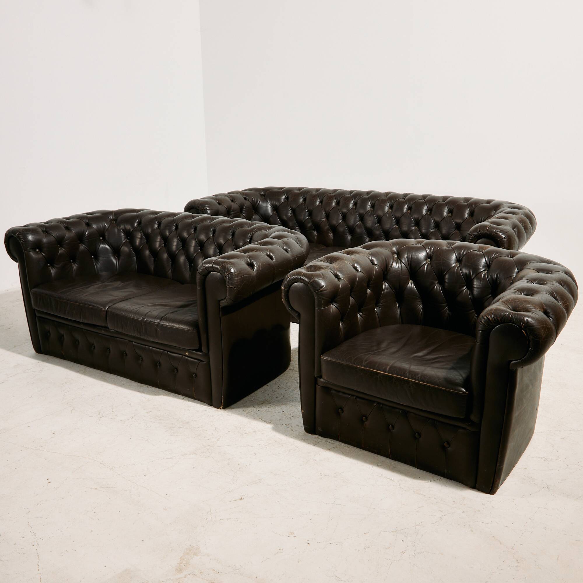 Chesterfield-style leather sofa set, set of 3