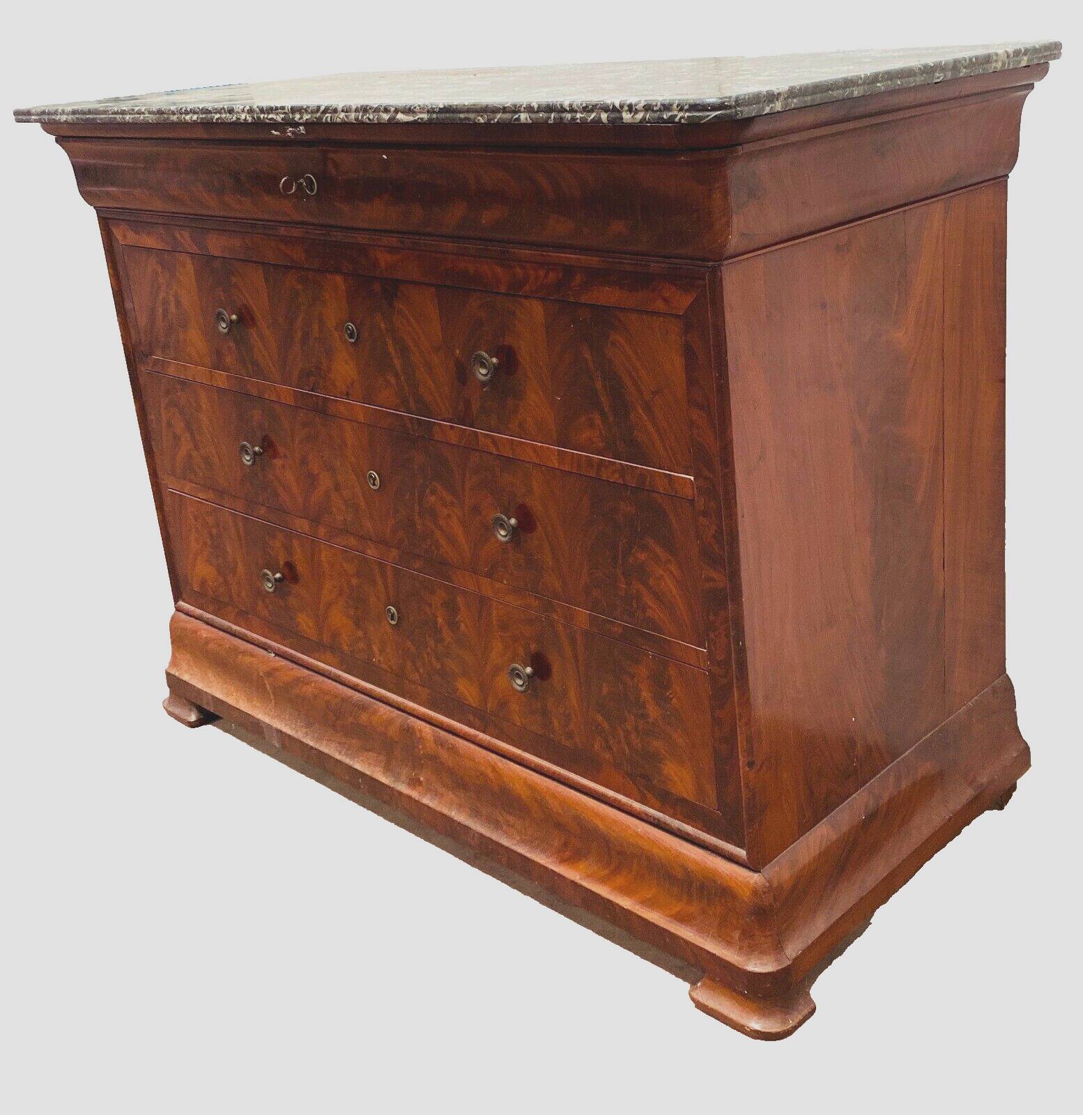 Louois Philippe chest of drawers with double ogees in mahogany and 19th century veneer