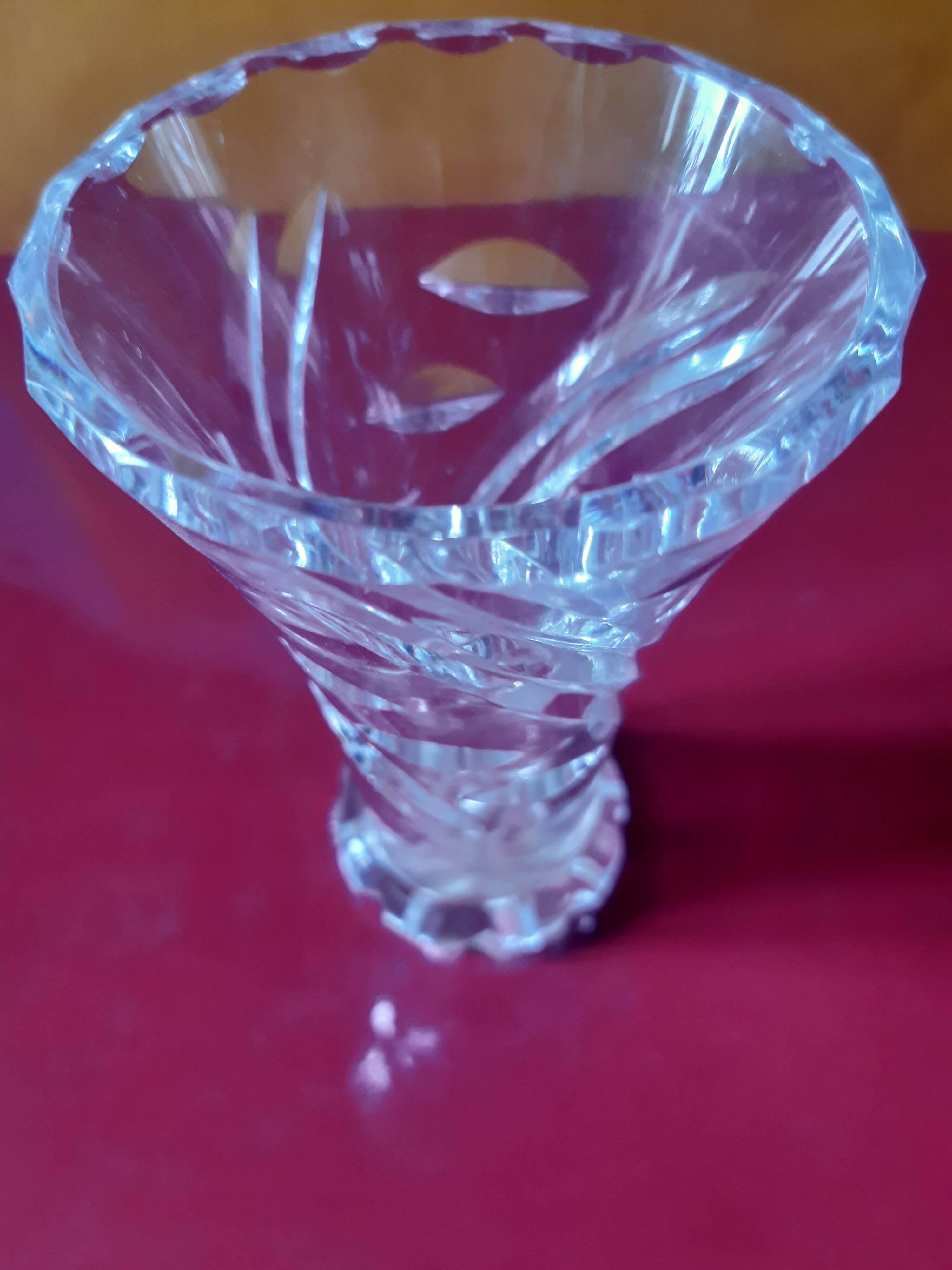 Petit vase en cristal ciselé