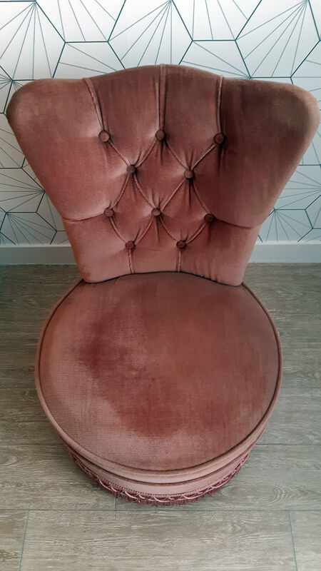 Vintage toad armchair in pink velvet.