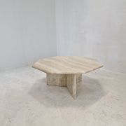 Table basse octogonale italienne en travertin, années 1980.