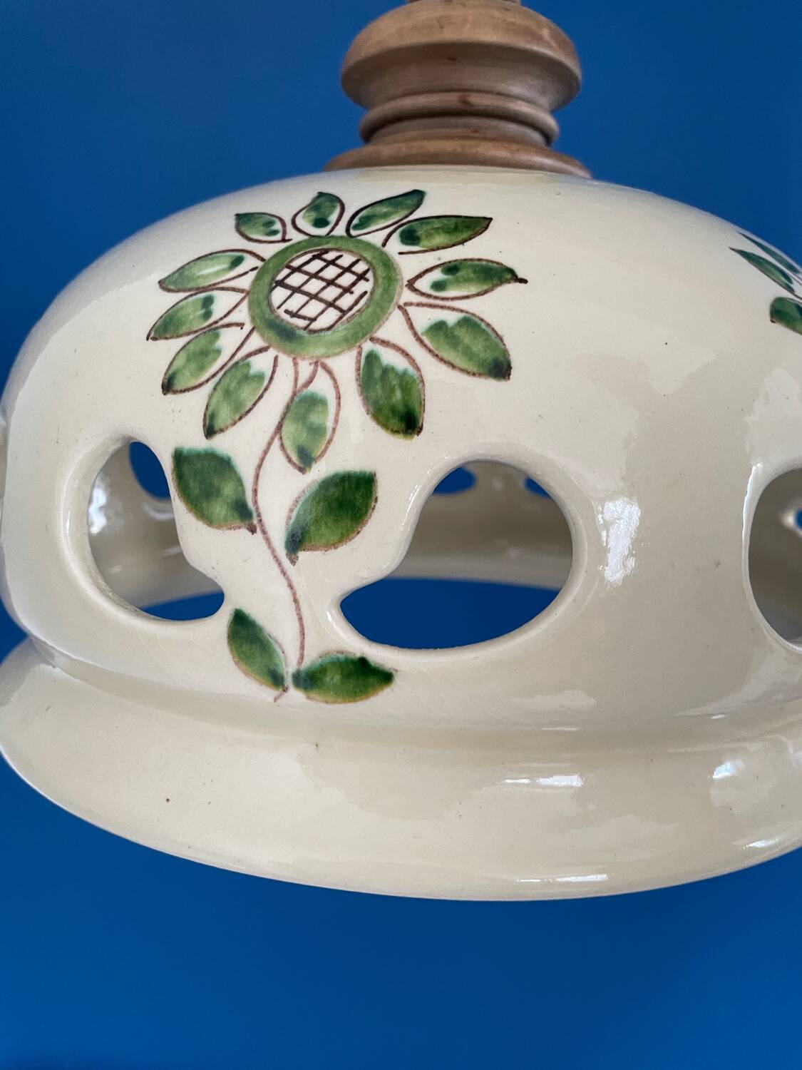 Green flower ceramic suspension