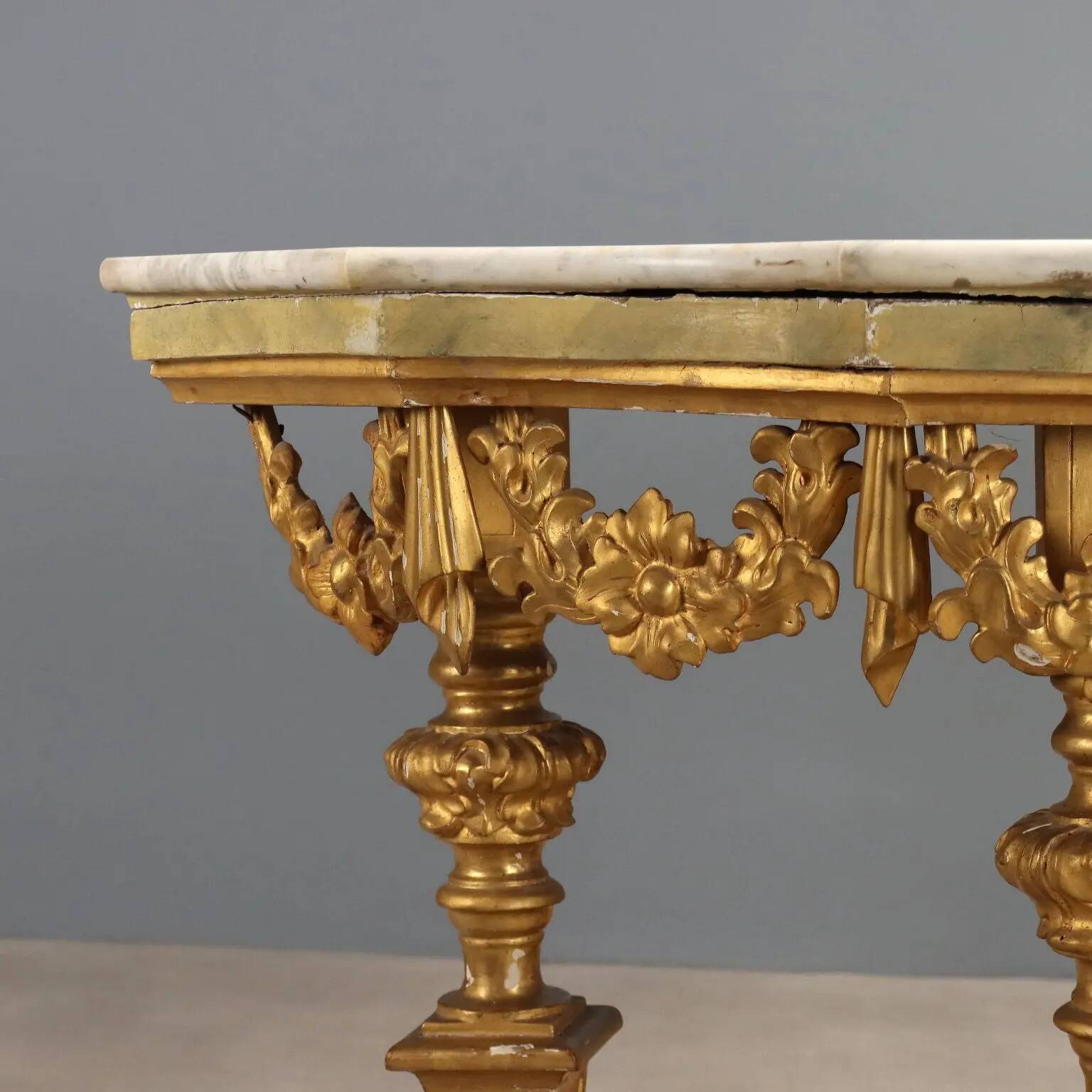 Console ancienne éclectique en bois sculpté et doré, Italie, XIXe siècle