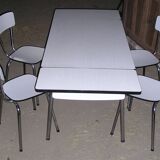 Table in formica and its 4 chairs