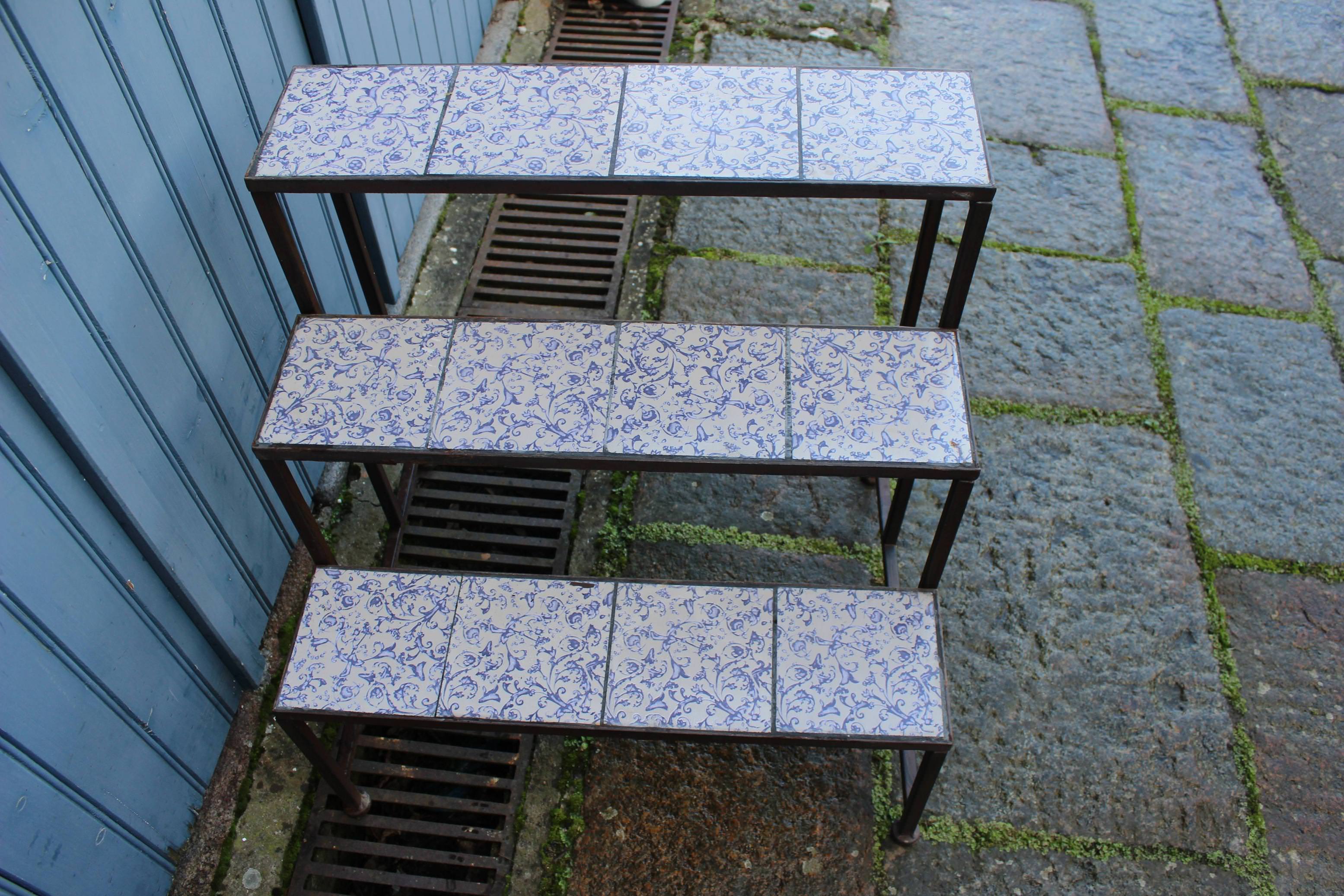 Outdoor flower shelf