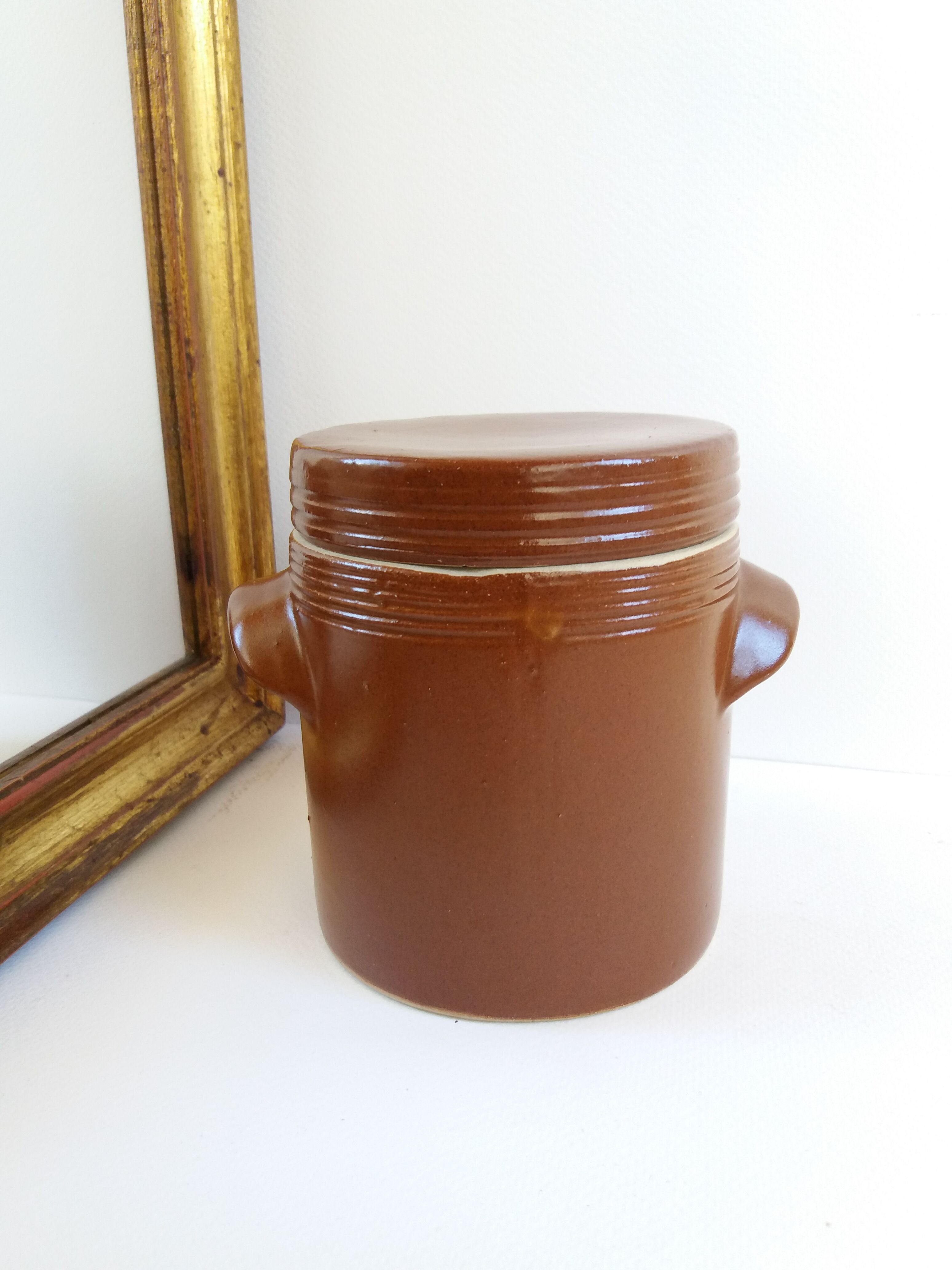 Salt pot in sandstone