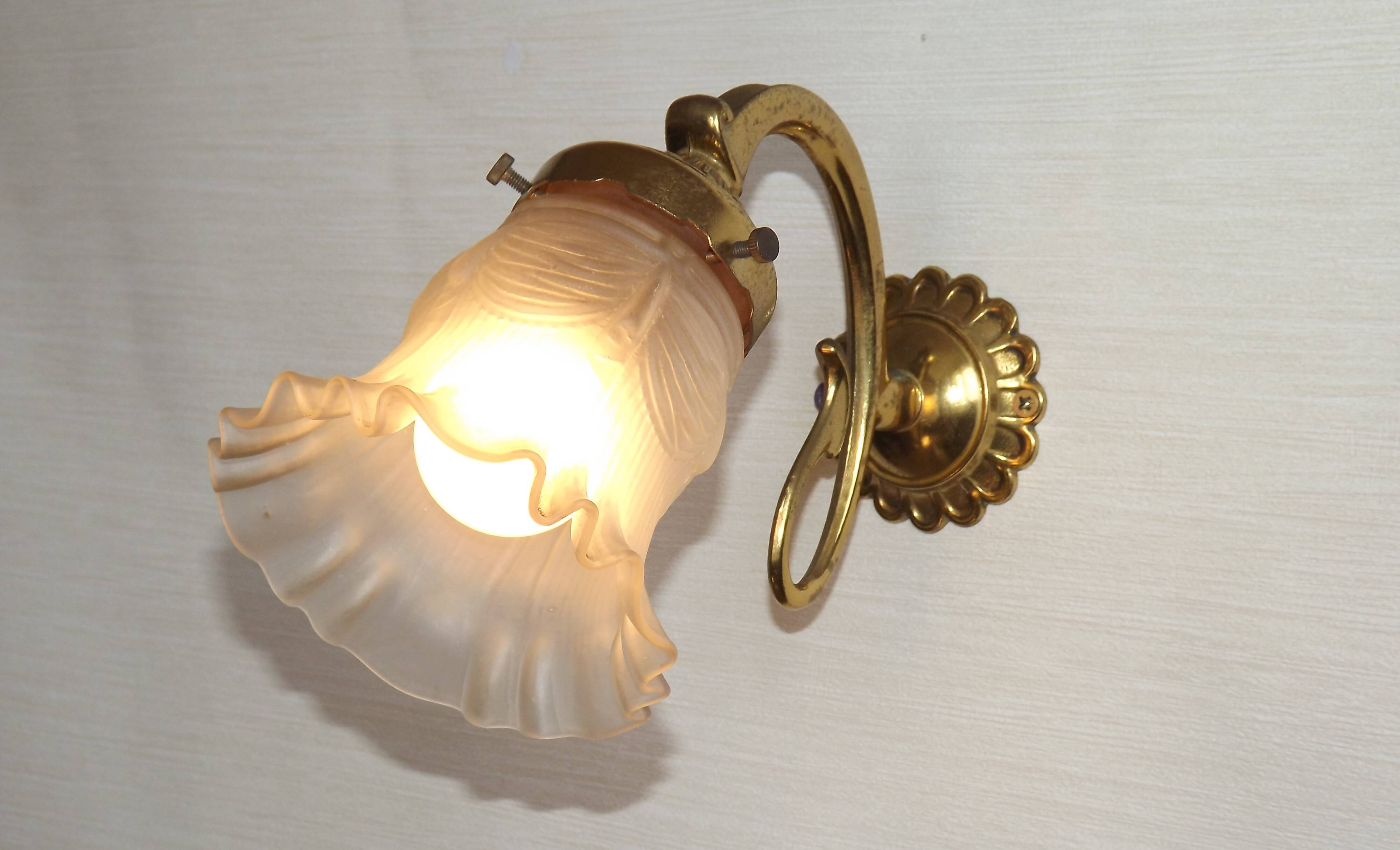 French Vintage Brass Single Wall Light Patterned Frilled Glass Shade