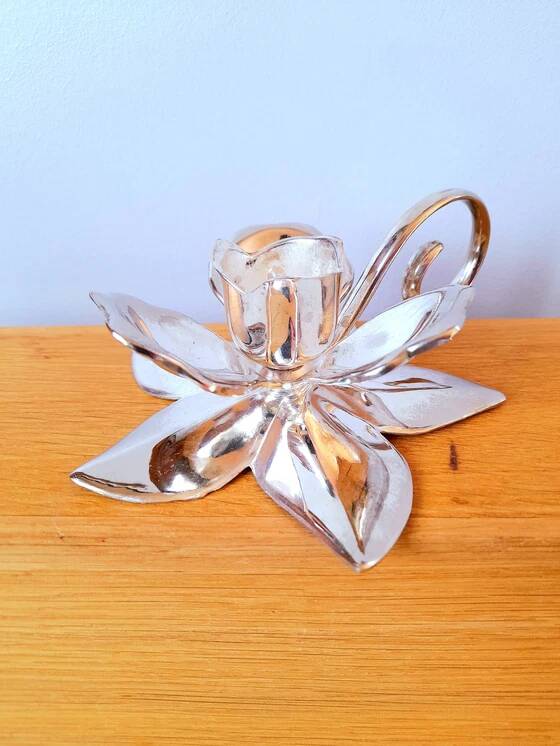 Bougeoir fleur en métal argenté