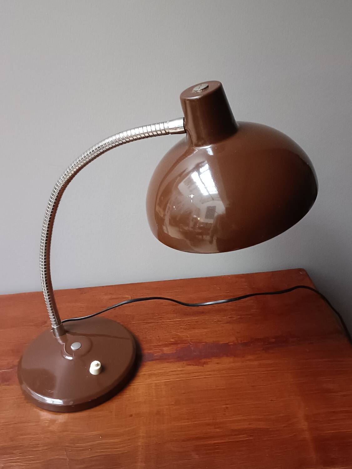Flexible vintage chocolate lamp