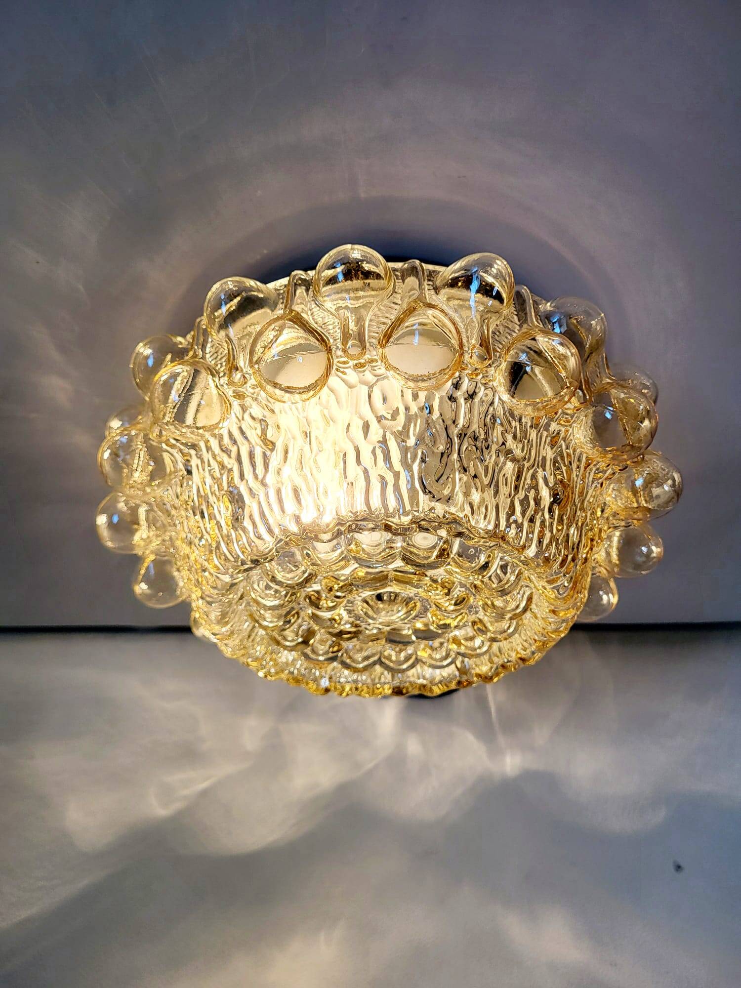 Vintage glazen wand of plafondlamp, bubble reliëf space age, jaren 1970