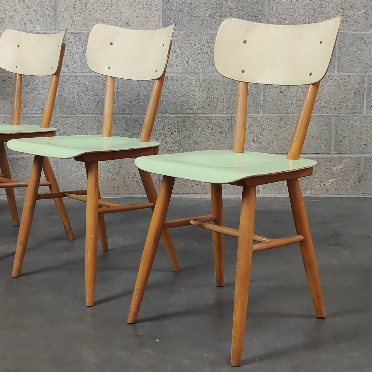 Lot de 4 chaises TON en bois , vert pastel et crème 1960