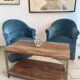 Paire de fauteuils crapauds en velours bleus
