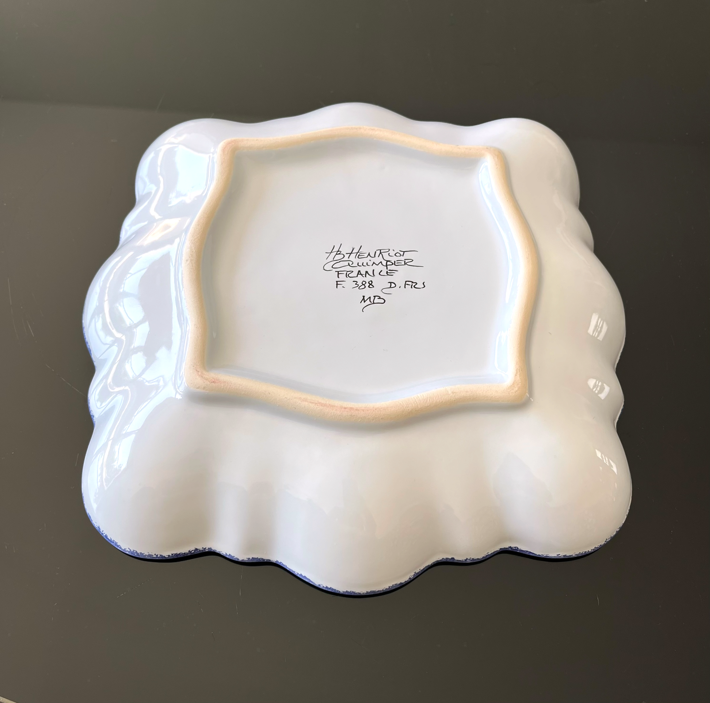 Shallow dish from Quimper pottery HB Henriot - floral decoration, Breton.