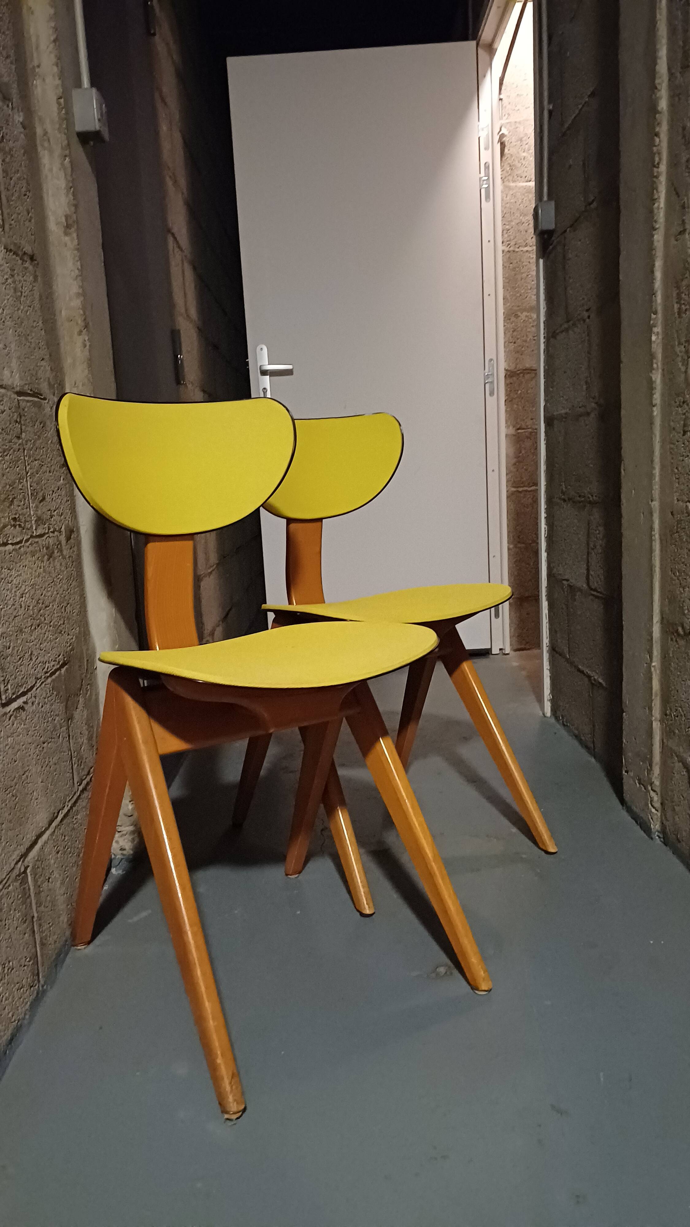 Set of 2 vintage chairs