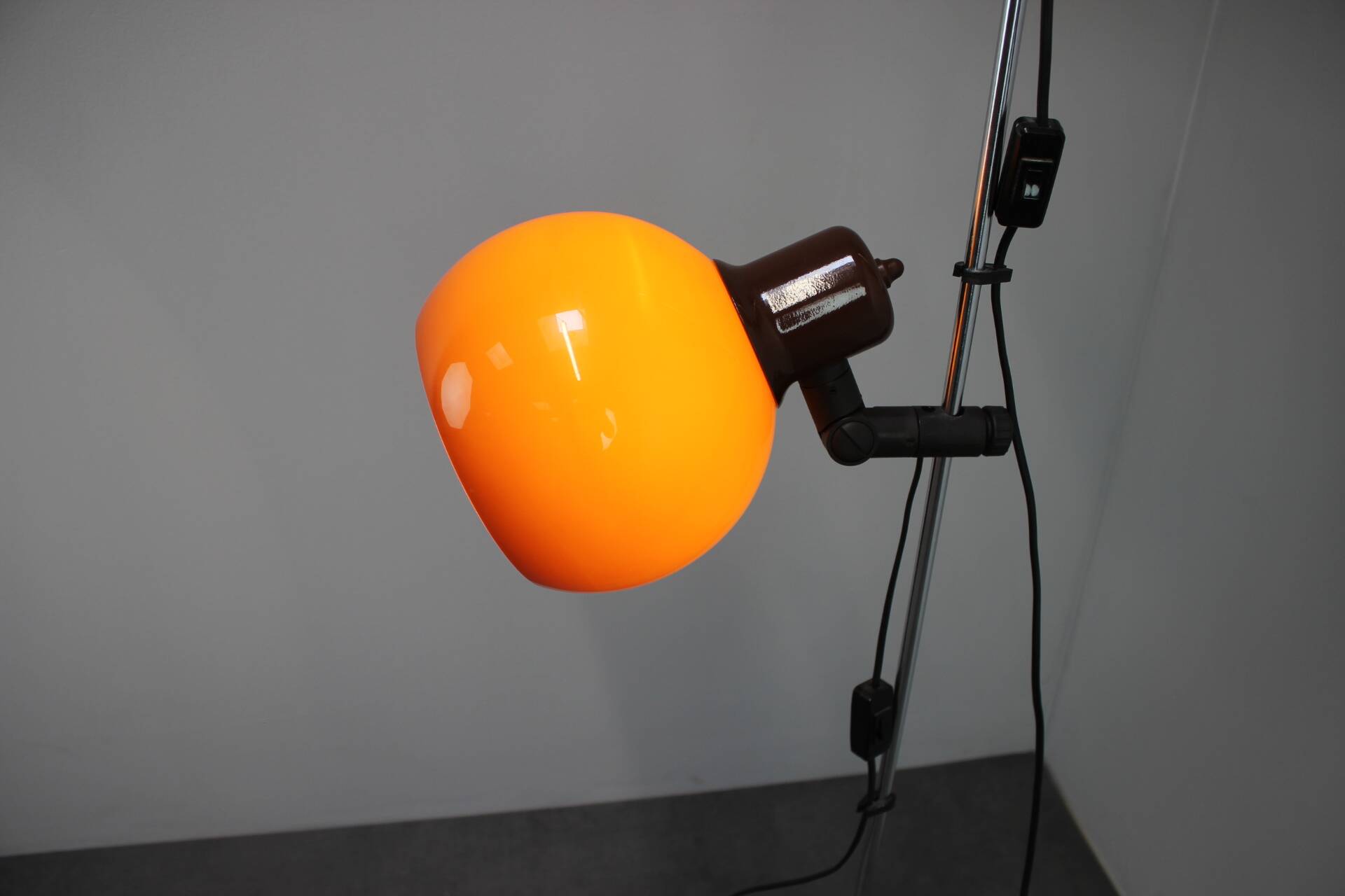 Adjustable double floor lamp in "Space Age" style, Hungarian from the 1970s, in orange and chrome brown.