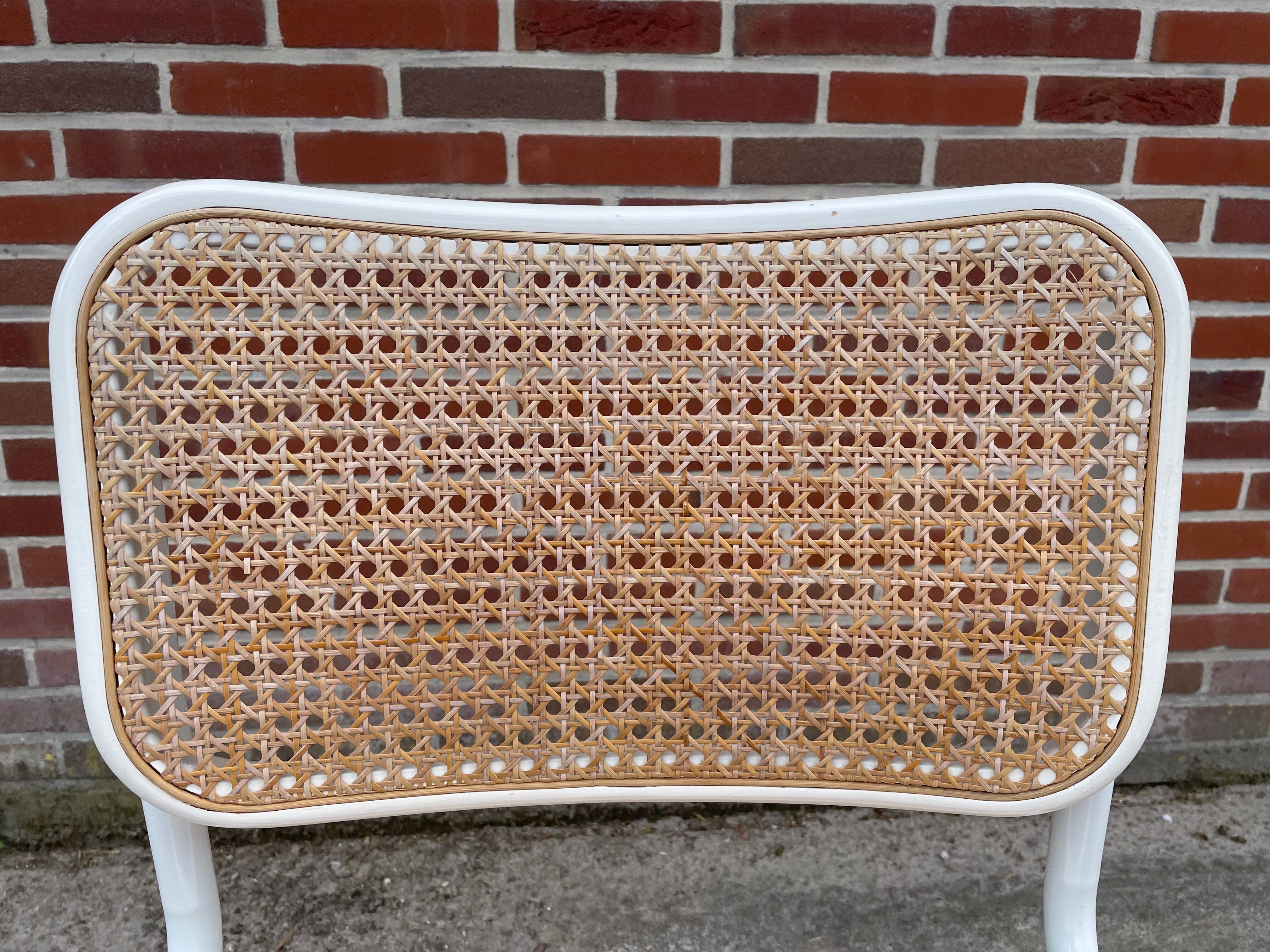 Set of 4 Cesca b32 model chairs in white