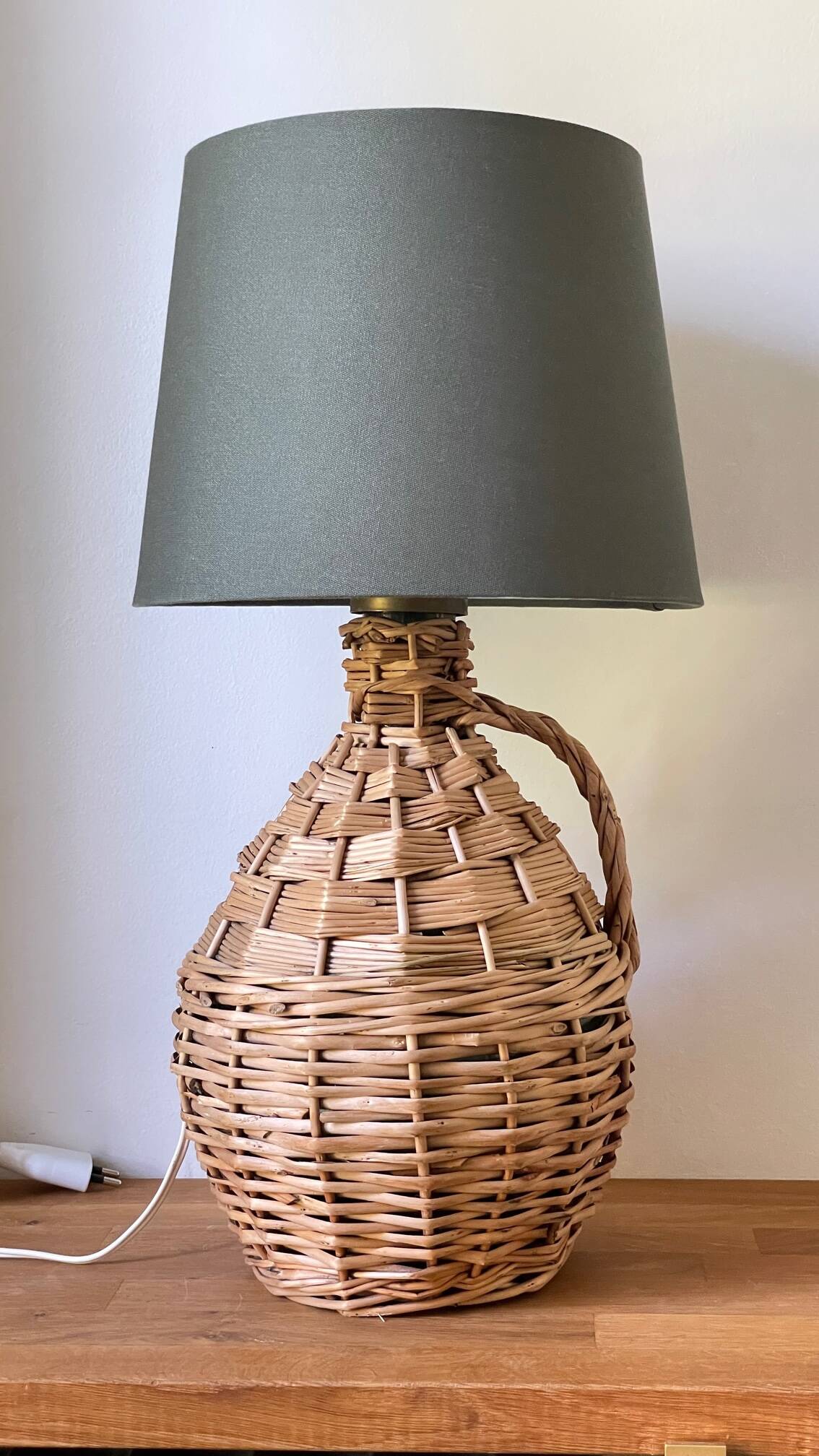 Vintage rattan Dame Jeanne lamp