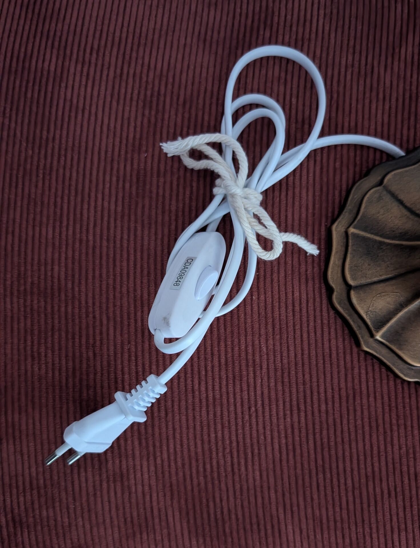 Lampe en laiton torsadé