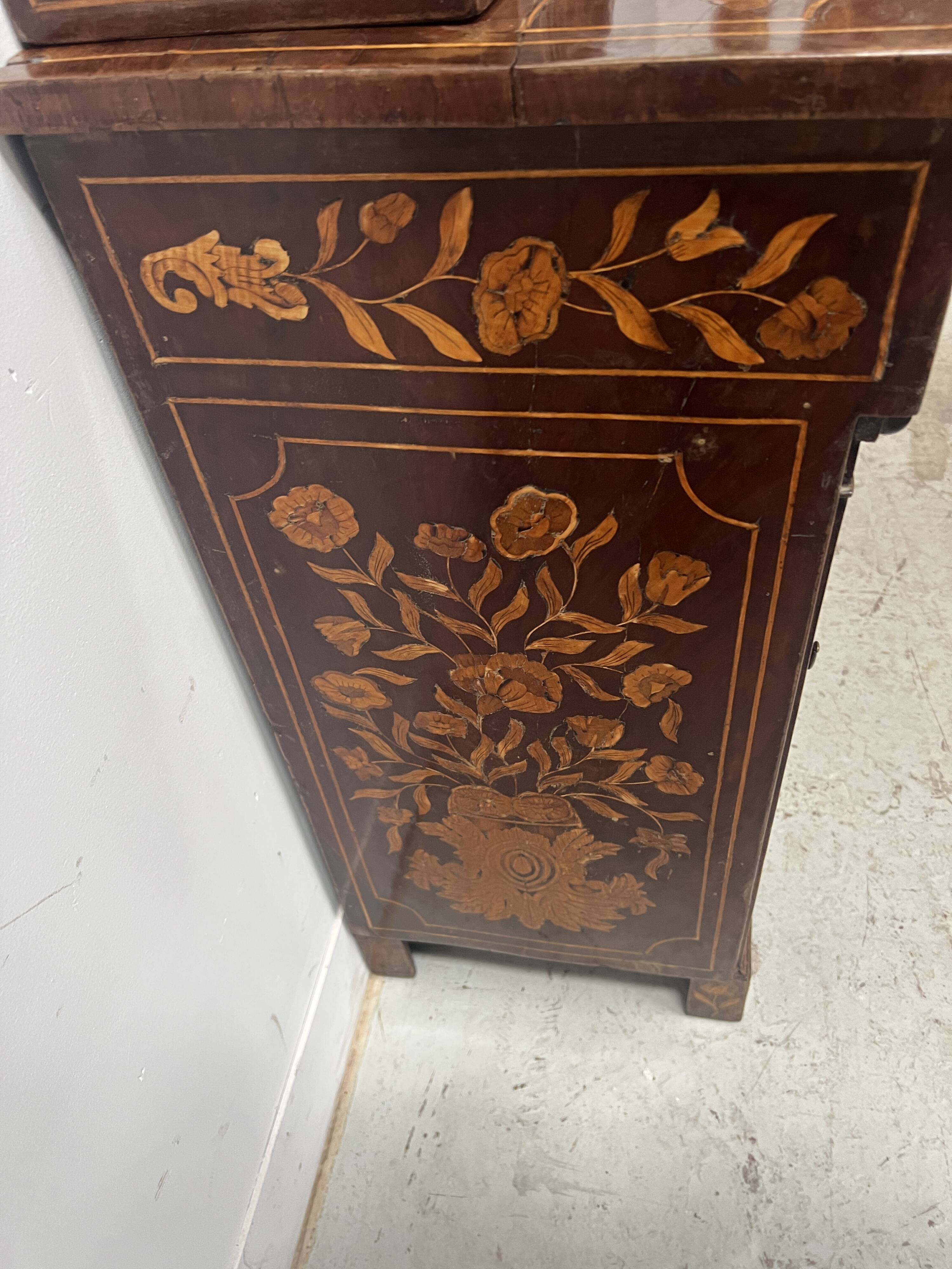 Dutch marquetry dressing table, 19th century.