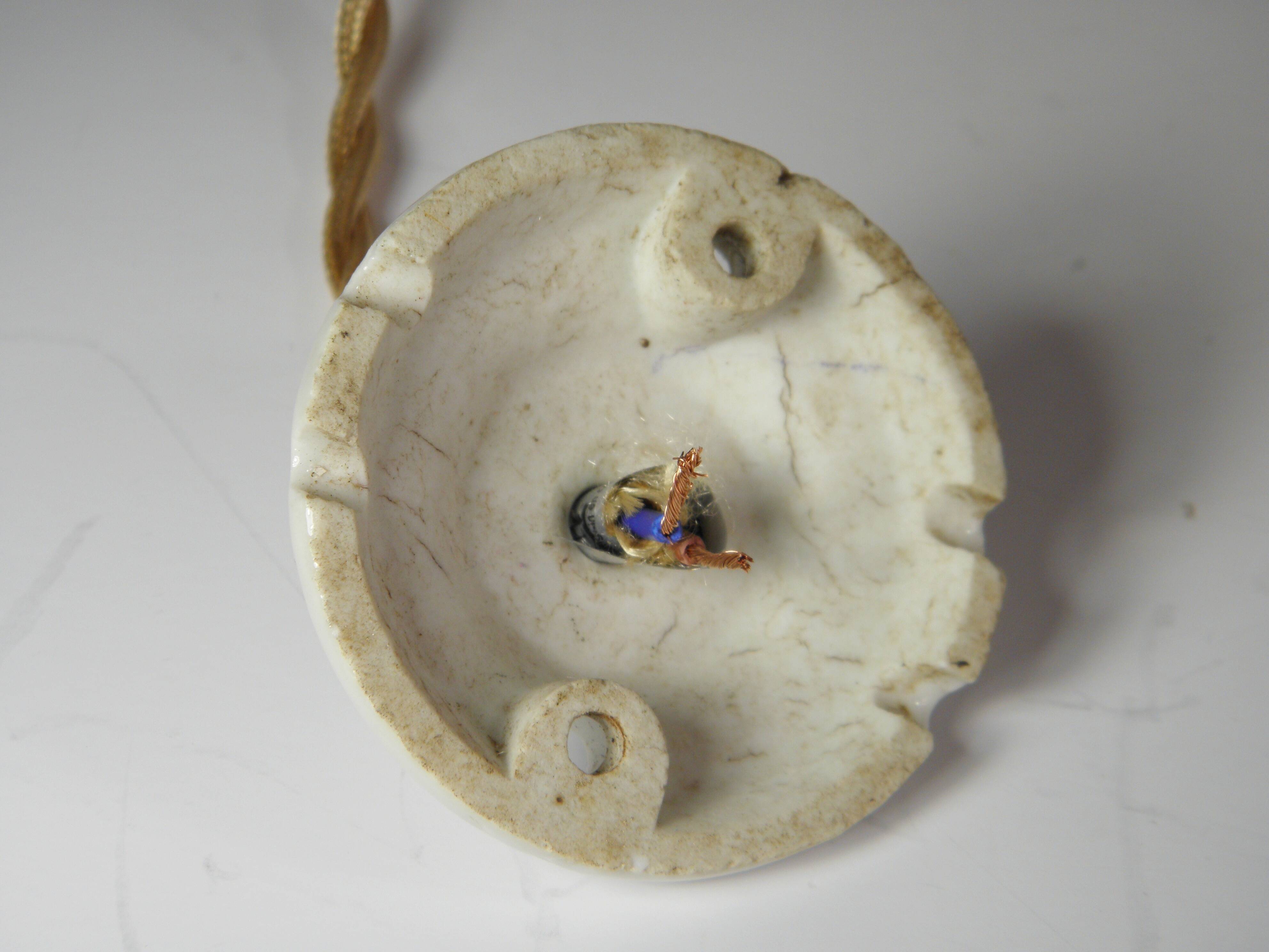 Suspension and rosette, in opaline and porcelain
